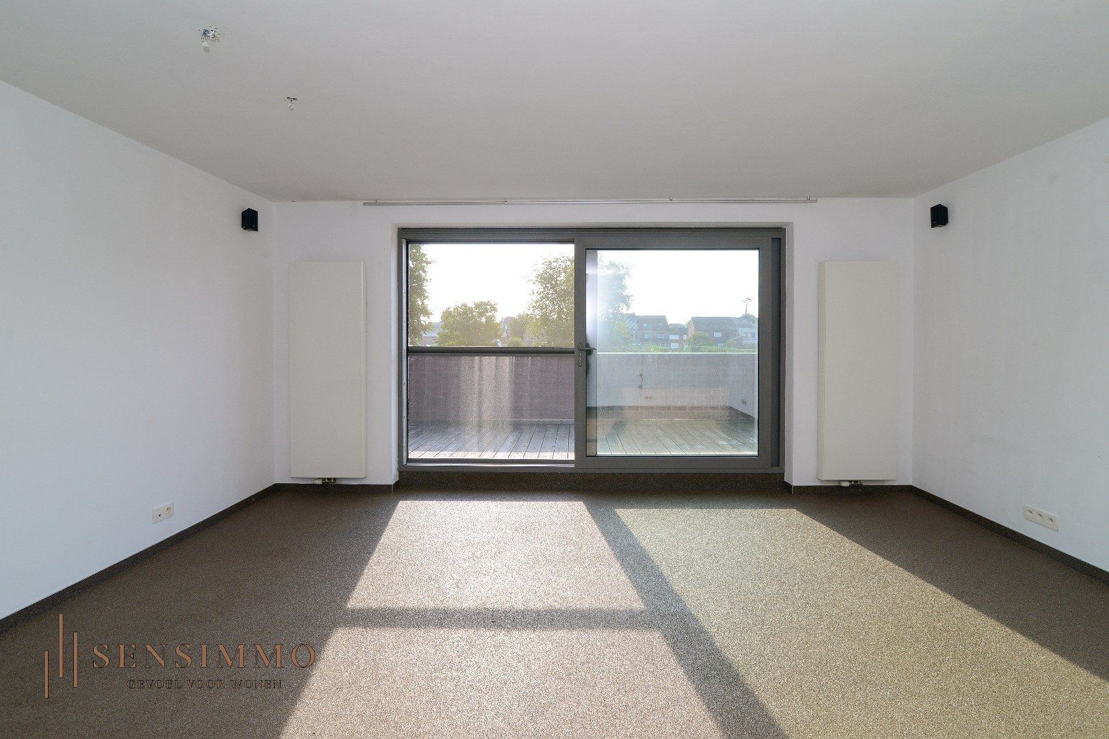 Ruim en instapklaar duplex appartement met carport en terras foto 8