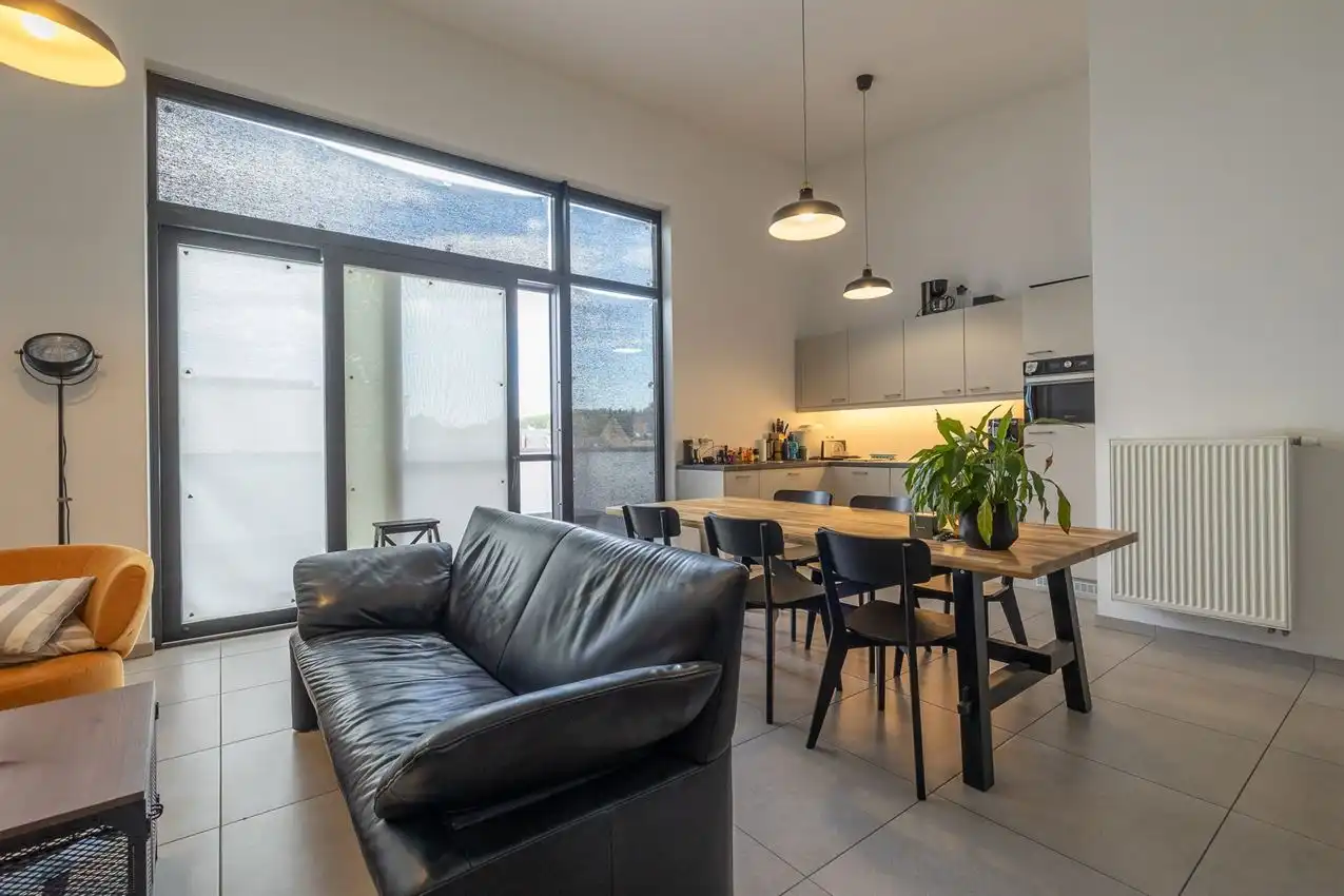 Ruime, zonnige penthouse met 2 slpk. en 2 ondergrondse autostaanplaatsen foto 3