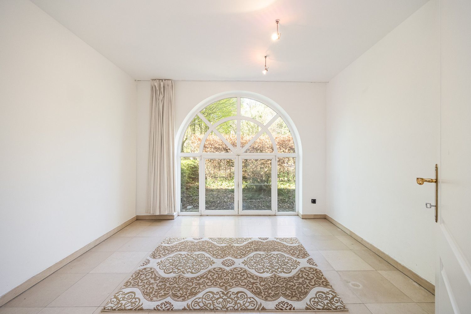 Villa op een uniek perceel van 1 hectare met vijver en zwembad foto 15