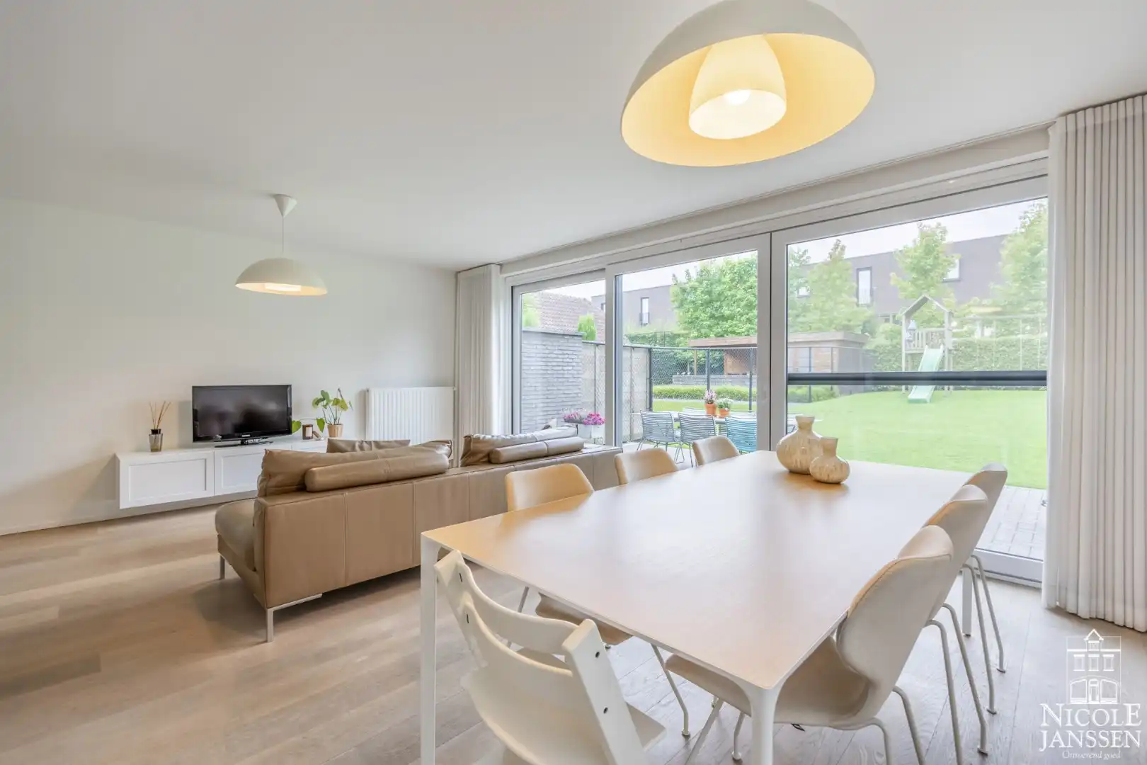 Moderne halfopen nieuwbouwwoning met drie slaapkamers  foto 8