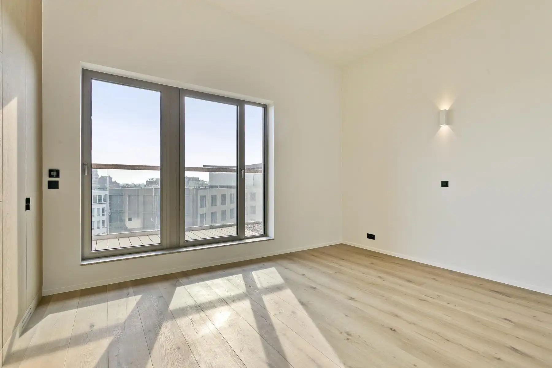 ANTWERPEN-ZUID - Luxueuze penthouse met riant terras en royale parkingfaciliteit foto 9