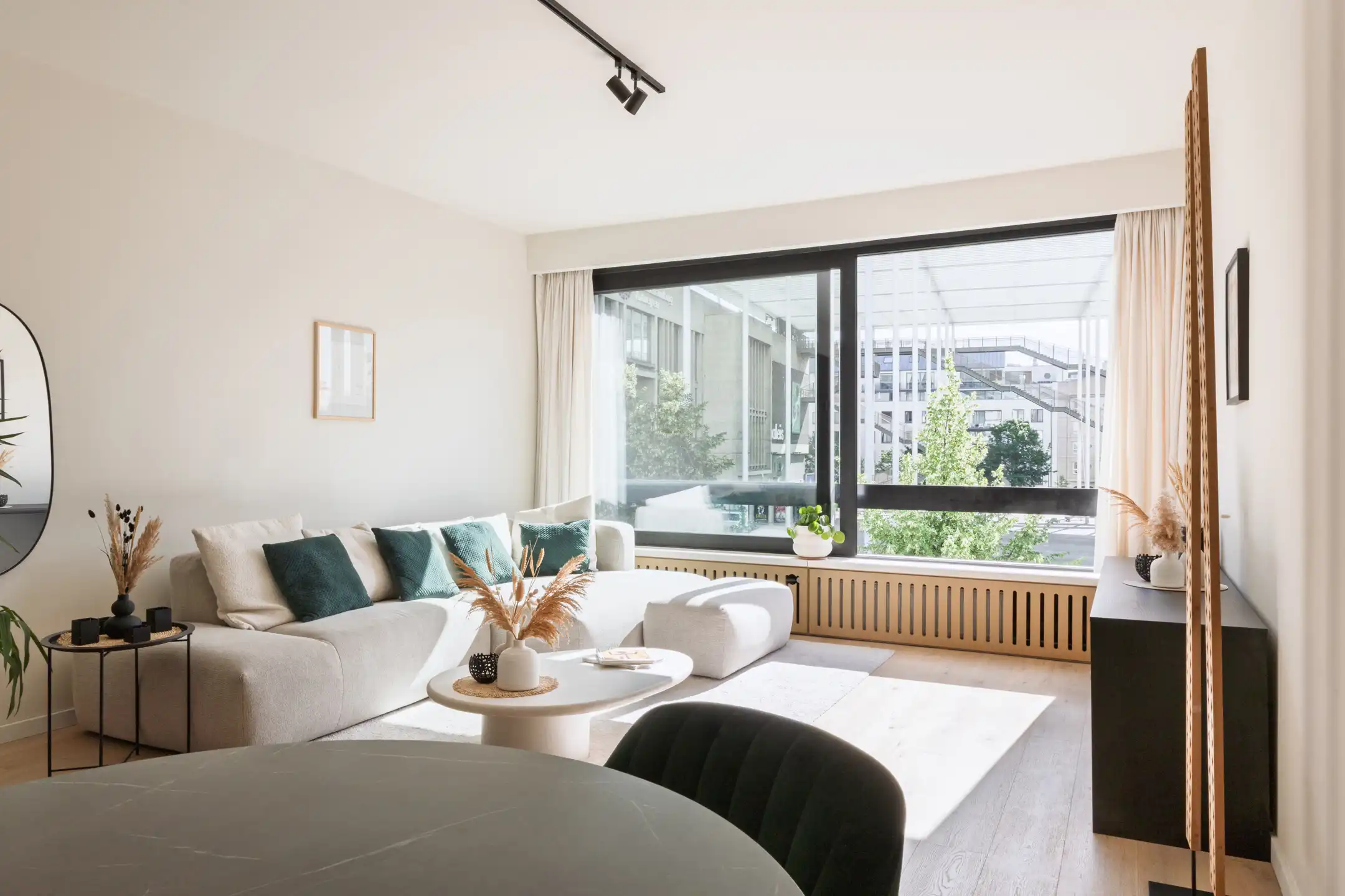 ANTWERPEN - Trendy appartement met zicht op het Theaterplein foto 2