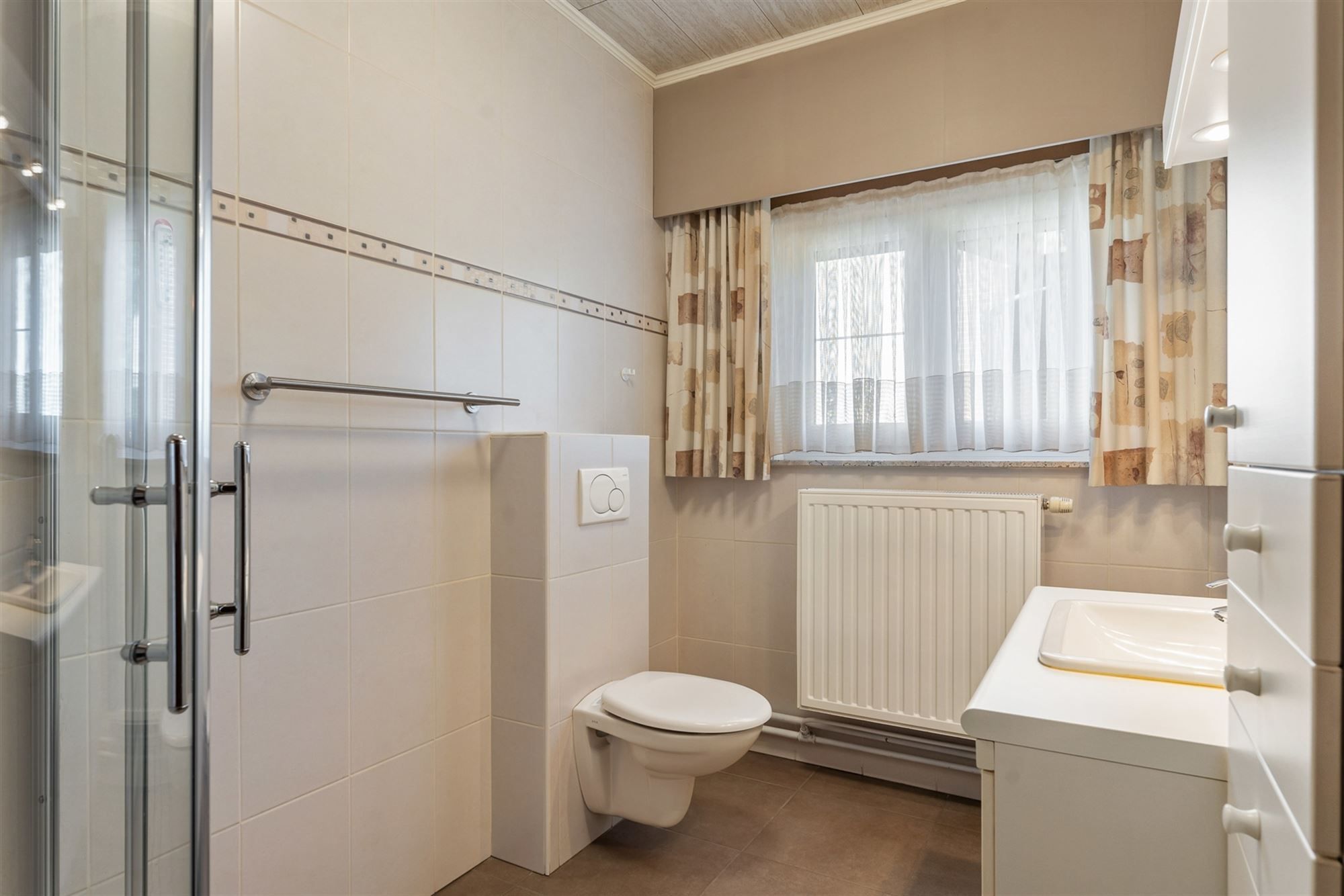 GOED ONDERHOUDEN GELIJKVLOERSE WONING MET 3 SLAAPKAMERS RUSTIG GELEGEN TE STAL foto 18