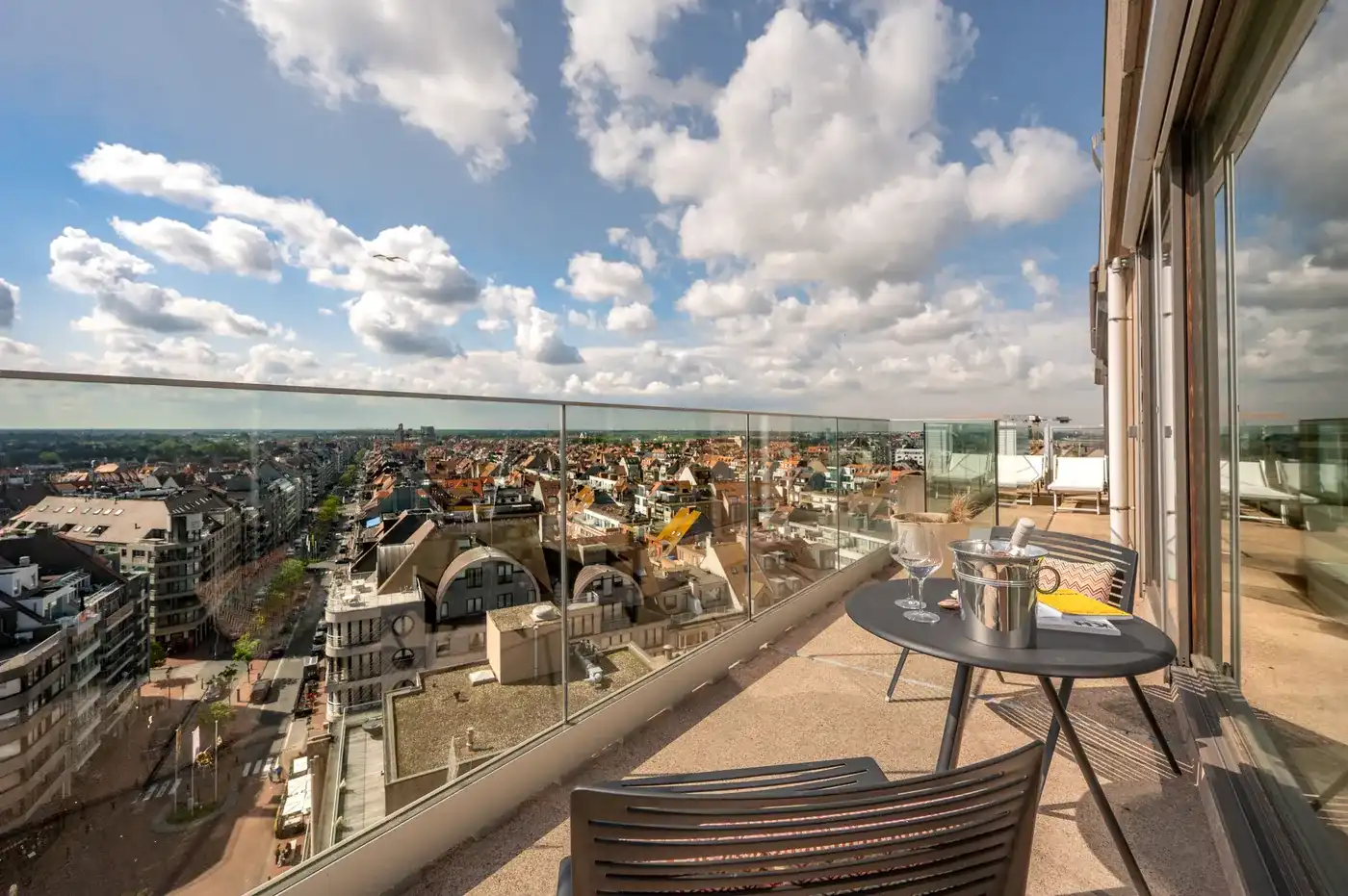 Uitzonderlijke penthouse gelegen op de Zeedijk aan het Van Bunnenplein met panoramische zichten foto 12