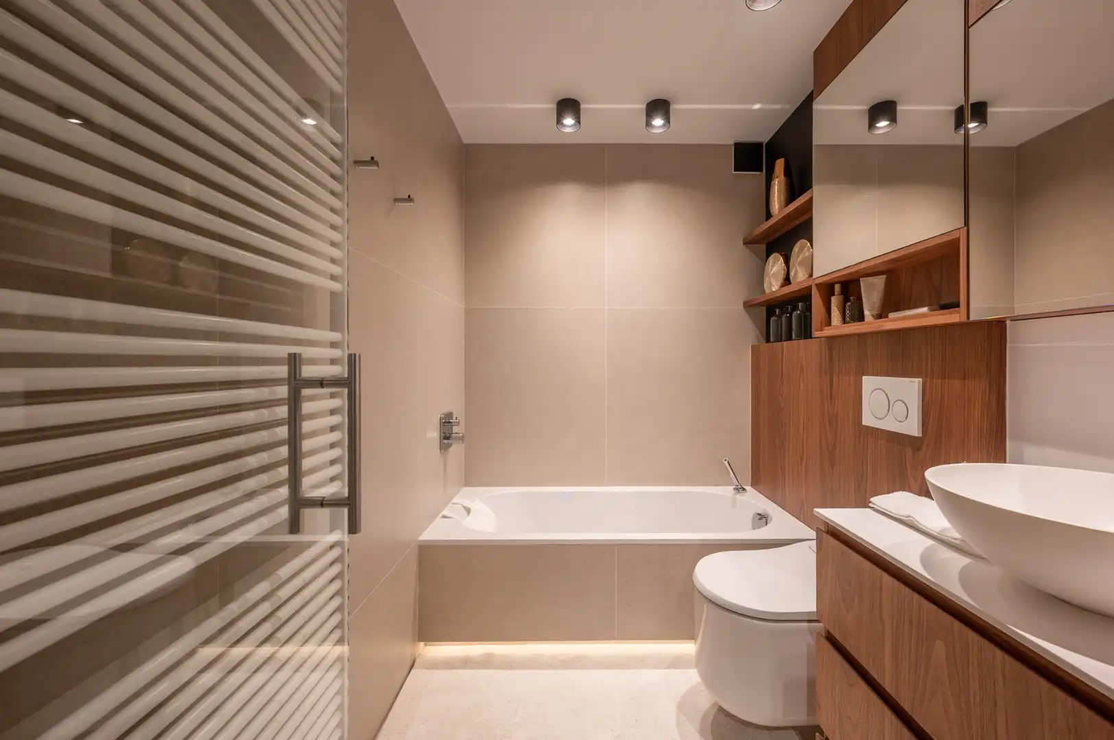Designappartement met panoramisch zeezicht! foto 9