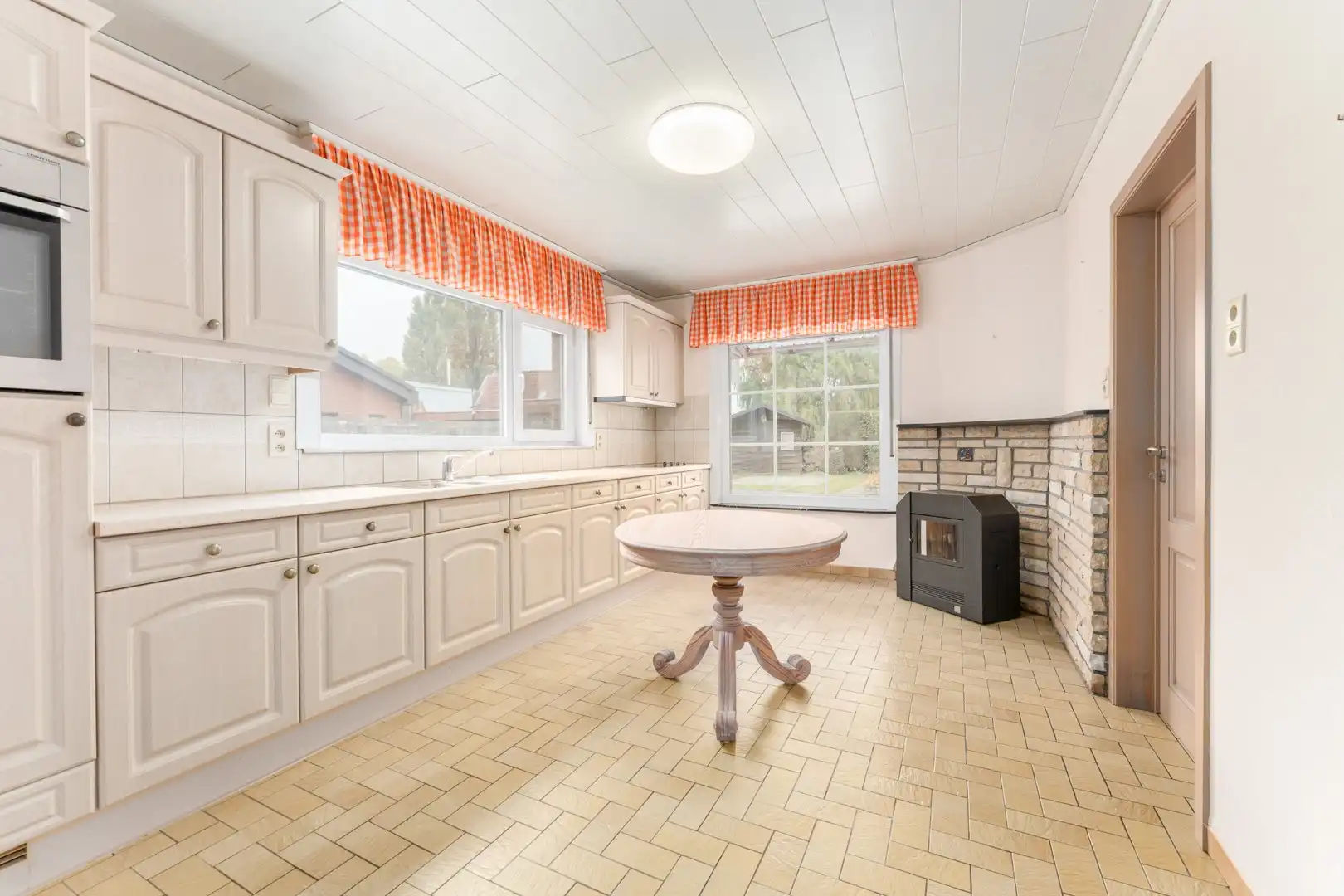 Lichtrijke en stevig gebouwde halfopen woning op een perceel van 794 m² foto 9