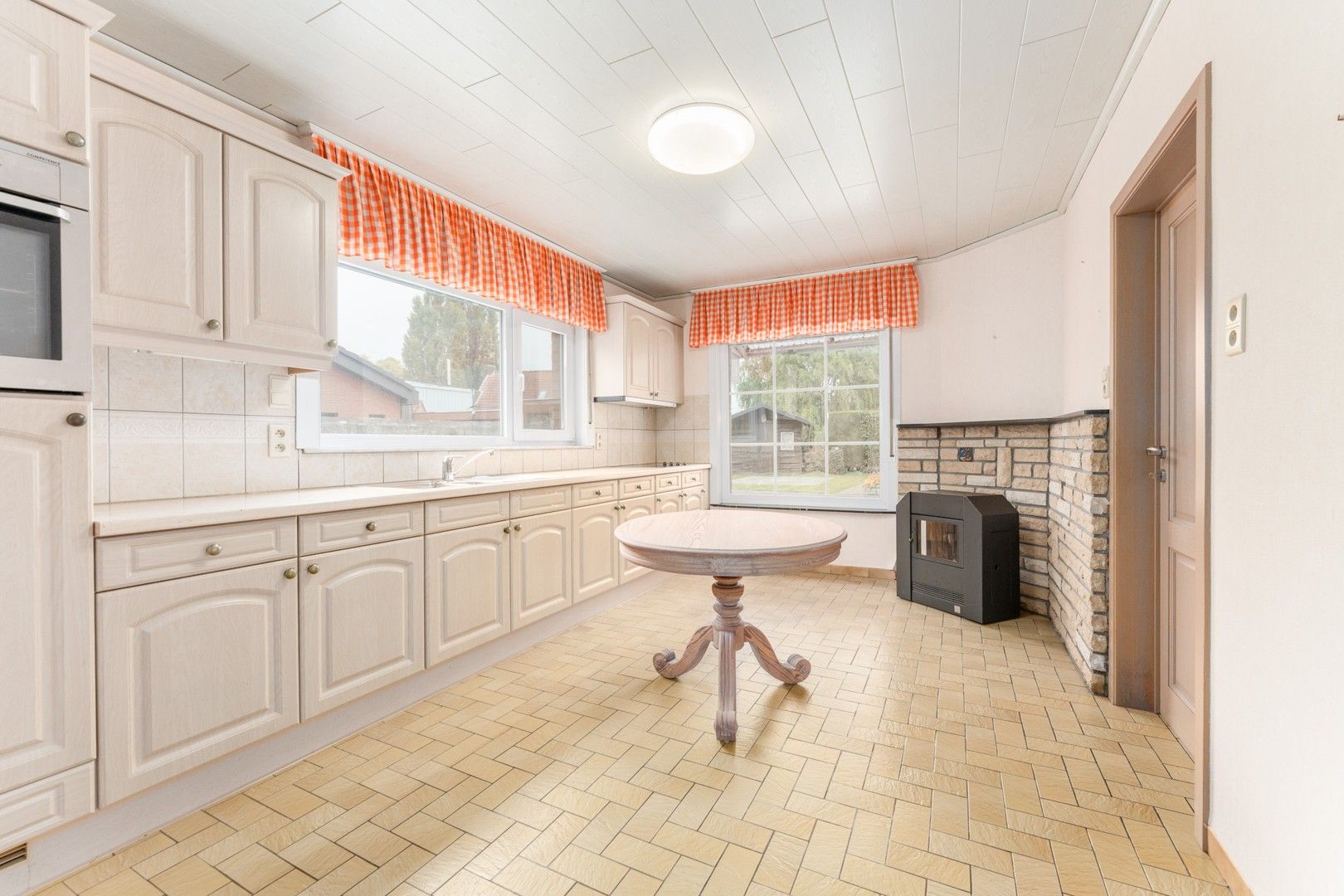 Lichtrijke en stevig gebouwde halfopen woning op een perceel van 794 m² foto 9