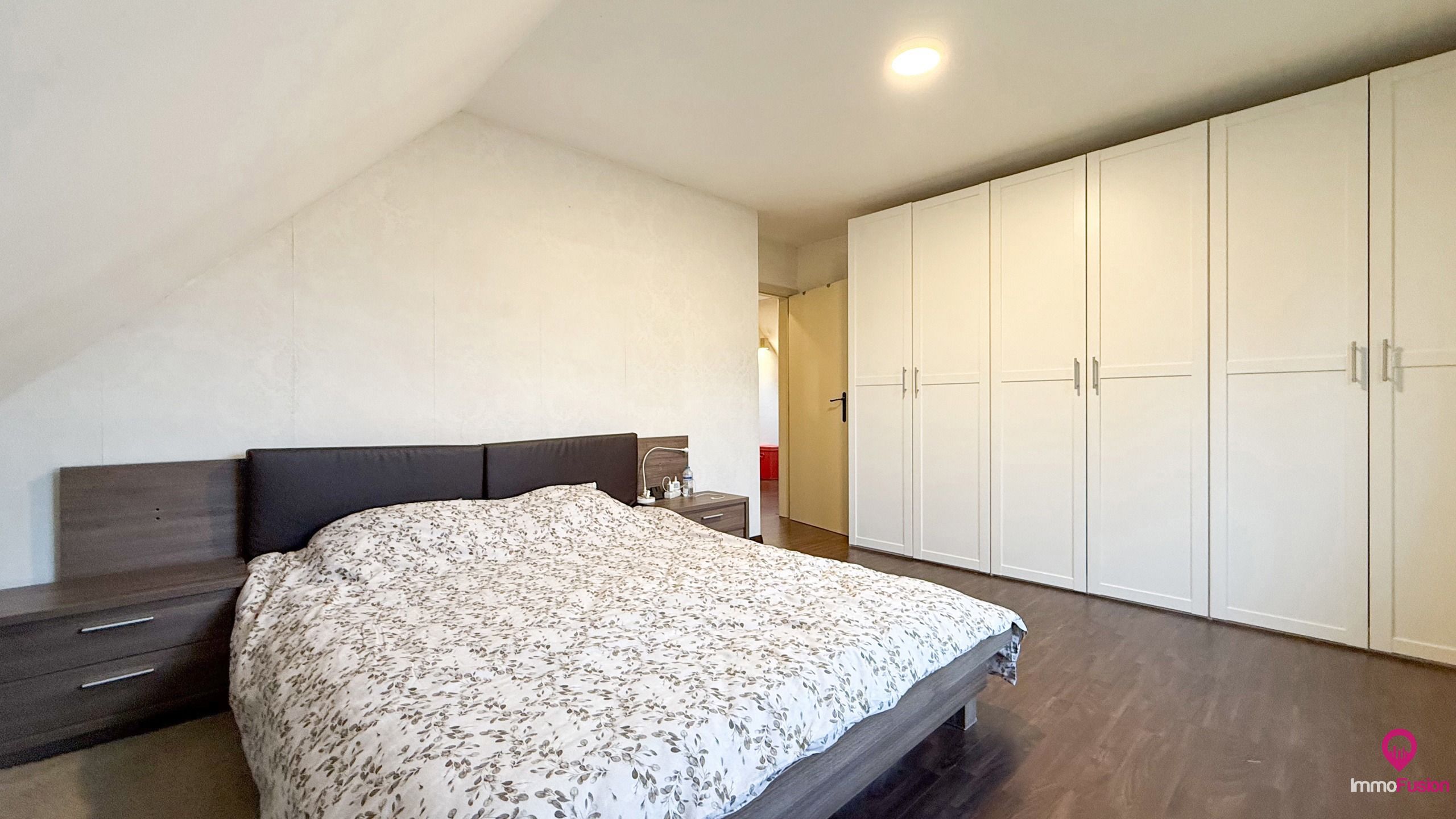 Ruime gezinswoning met 3 slaapkamers in rustige straat! foto 12