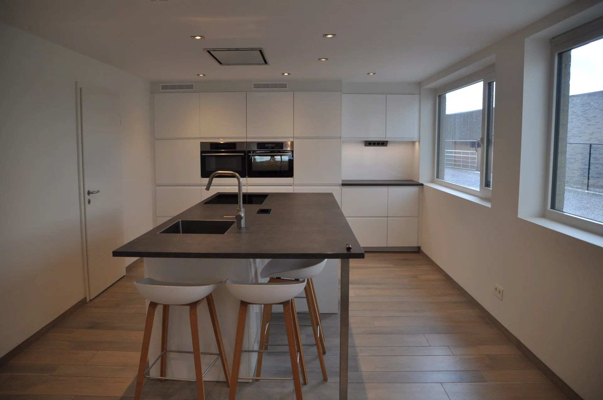 GERENOVEERDE WONING MET 3 SLPK EN LEUKE ONDERHOUDSVRIENDELIJKE TUIN IN BERBROEK foto 5