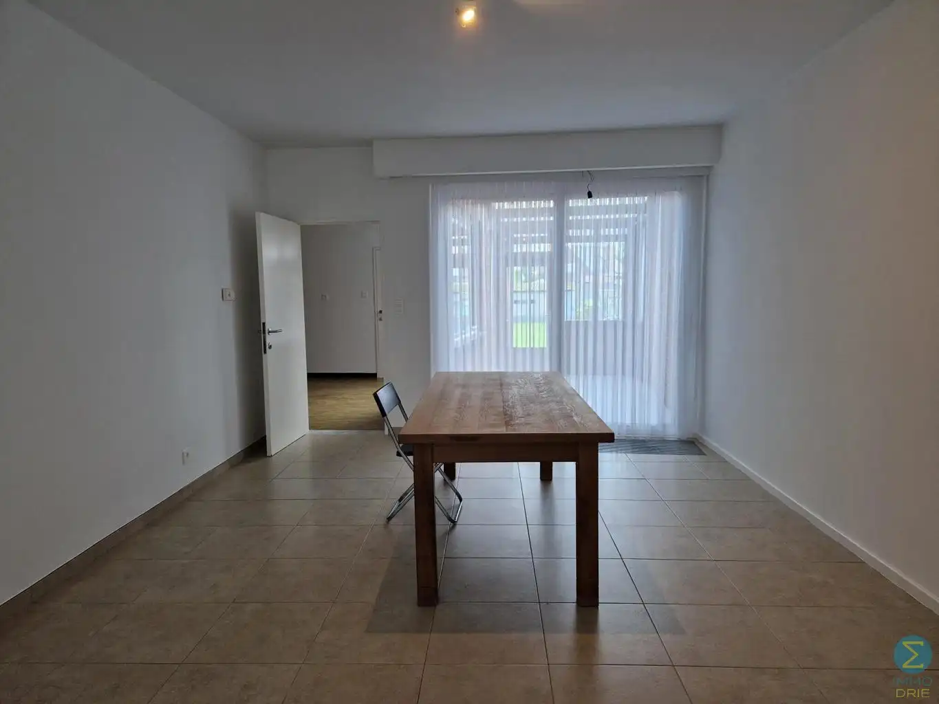 Woning met 3 slaapkamers en inpandige garage op 328m² foto 7