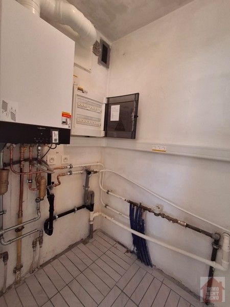 Ruim 2 slaapkamer appartement met paking! foto 18