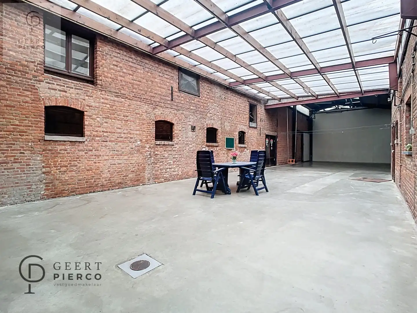 Karaktervolle hoeve met loods op een perceel van 16a76ca. foto 26