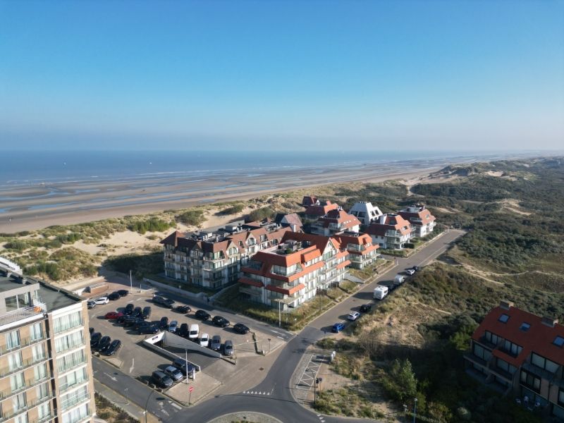 Drie slaapkamers en een ruim terras, vlakbij zee! foto 6