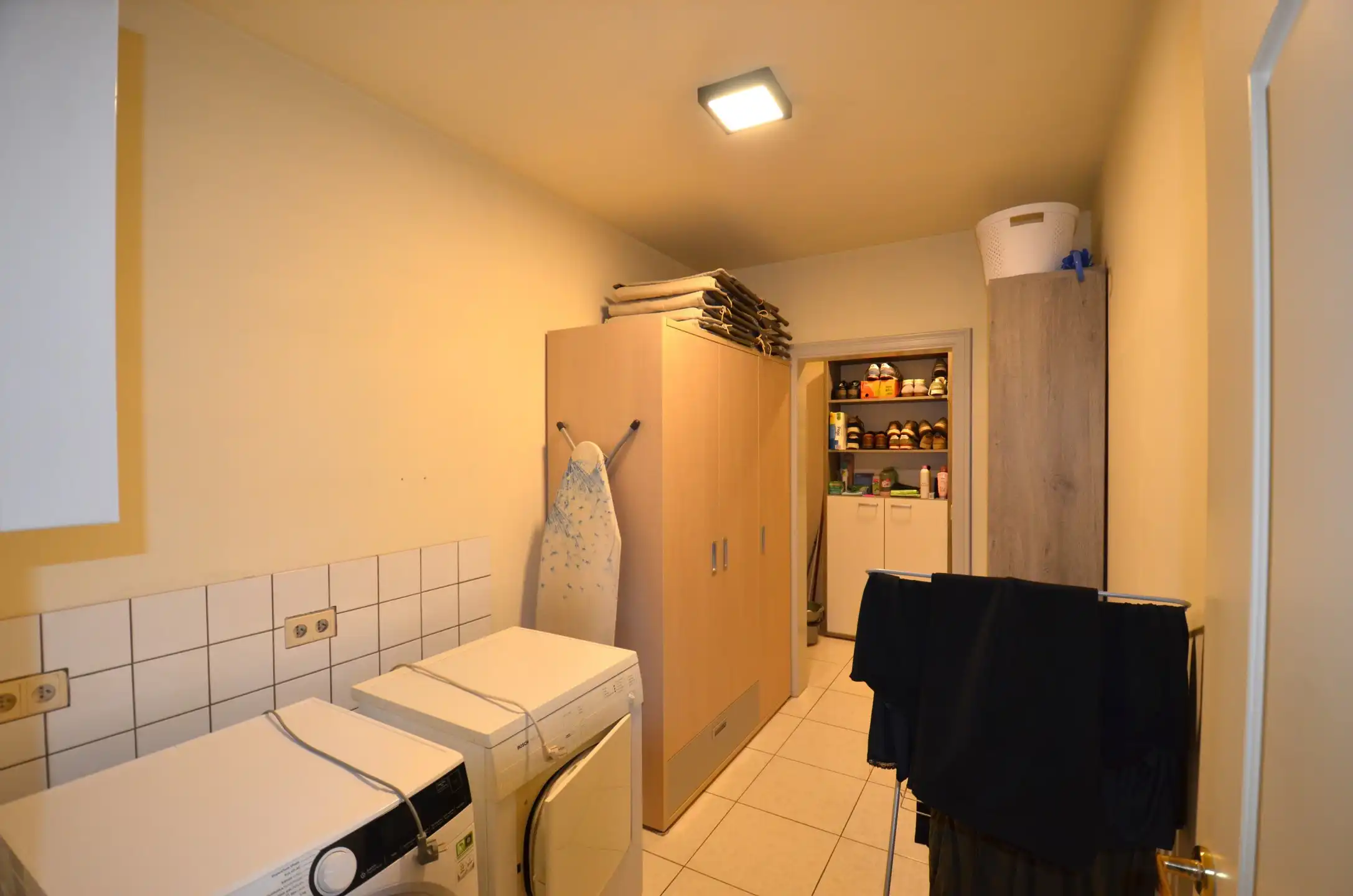 Leuke halfopen bebouwing met drie slaapkamers foto 17