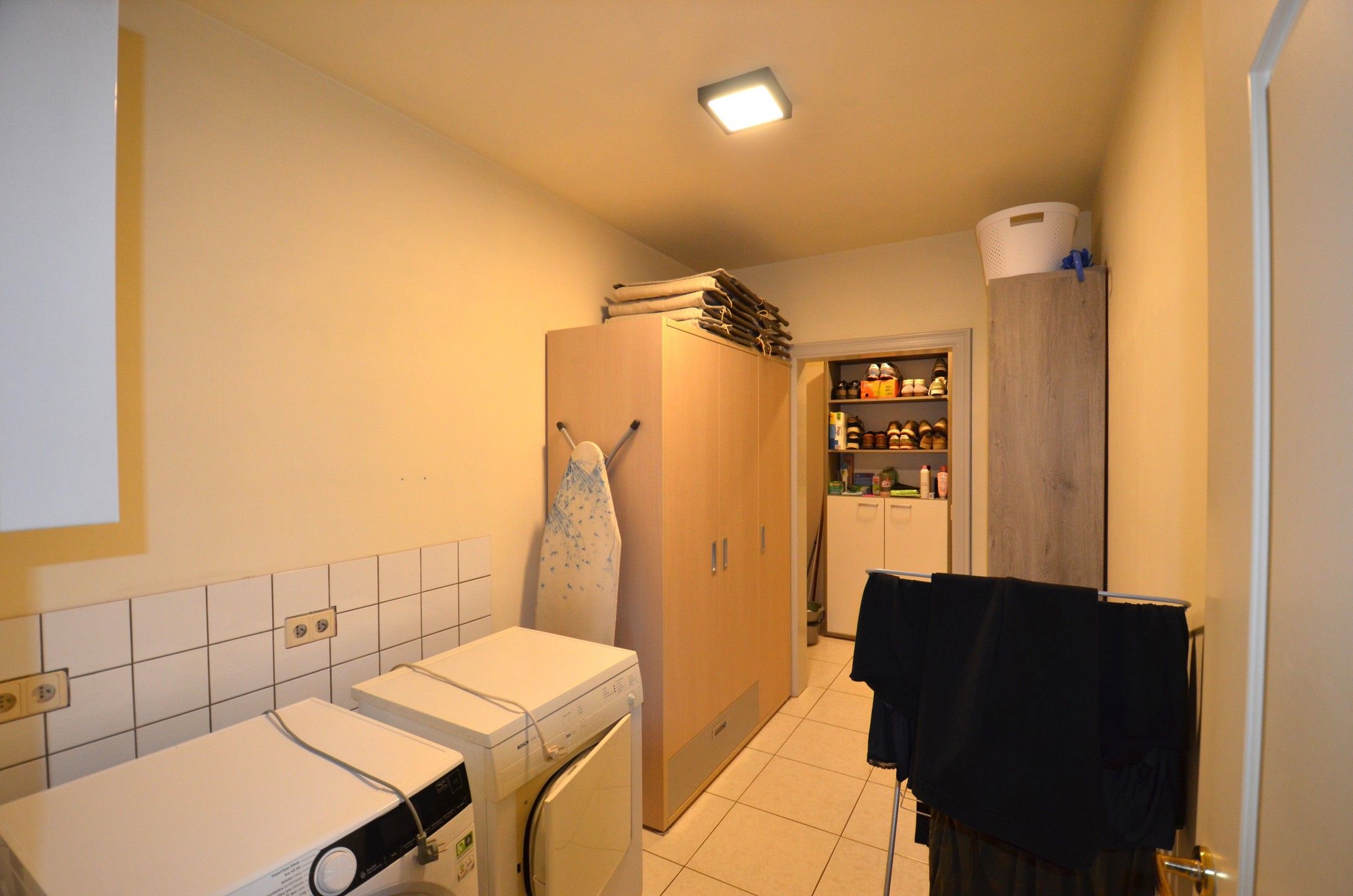 Leuke halfopen bebouwing met drie slaapkamers foto 16