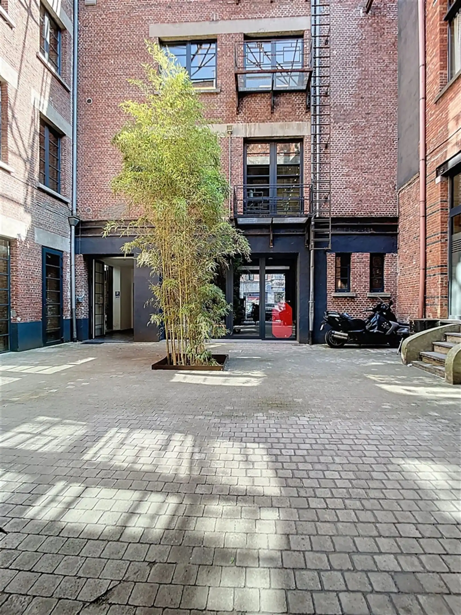 Kantoren in een statig Herenhuis op het Antwerpse Zuid foto 11