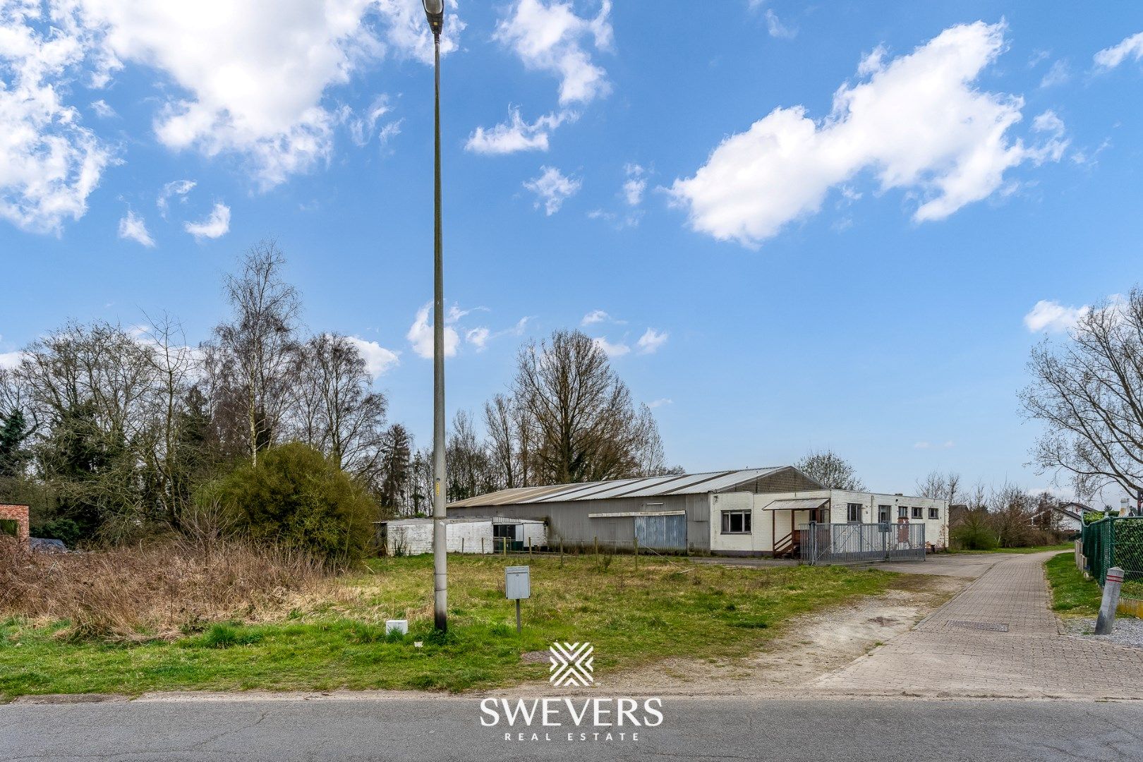 Groot sportgebouw met woonst op een perceel van 77a 60ca (of herverkaveling) foto 3