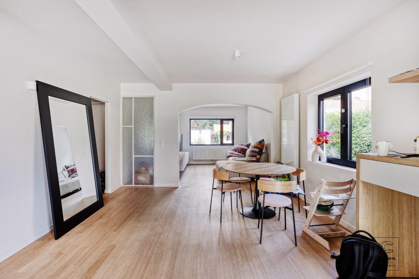 Prachtig gerenoveerde woning met 3 slaapkamers op een TOPlocatie te Schilde! foto {{pictureIndex}}