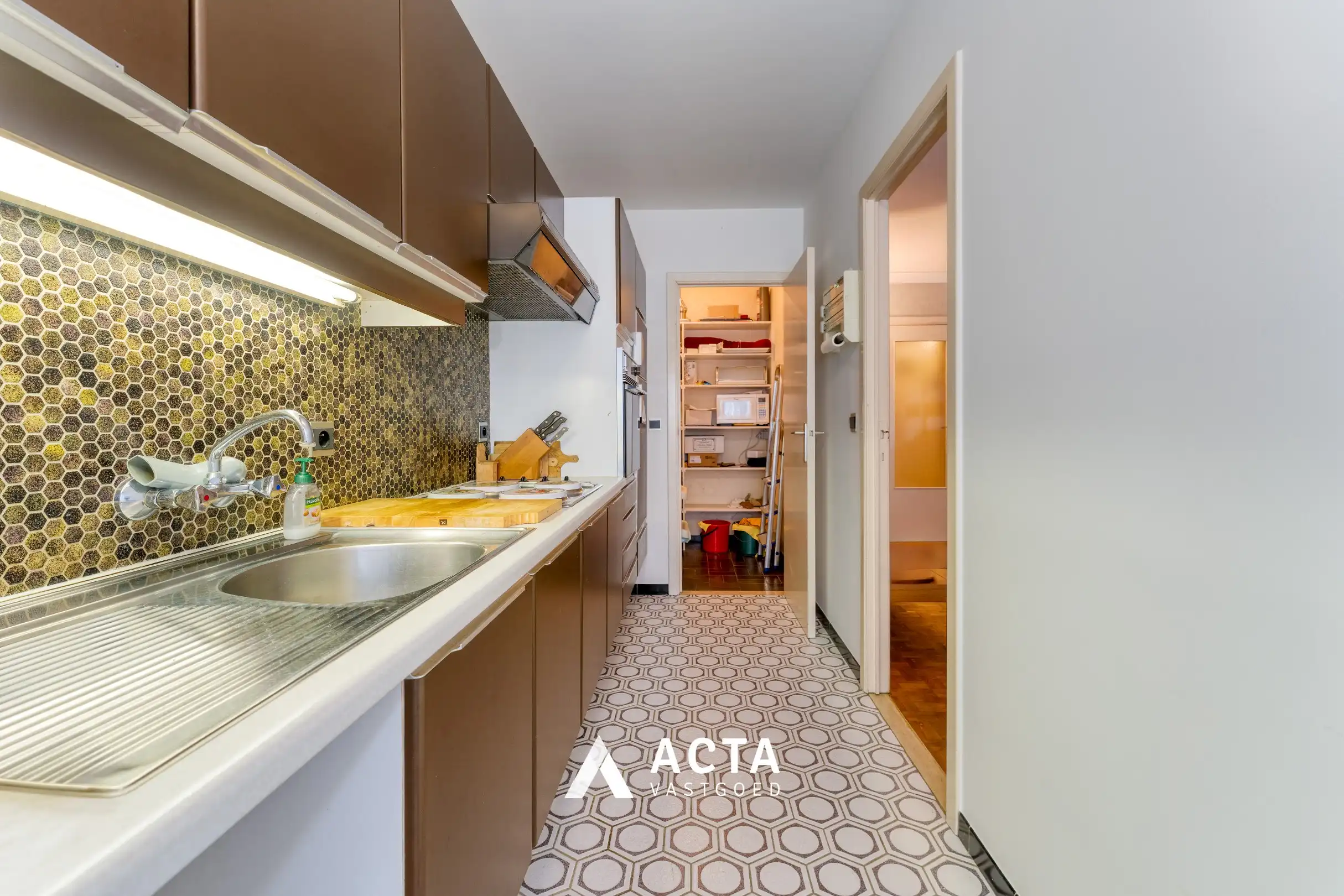 Centraal gelegen appartement met twee slaapkamers nabij zeedijk foto 8