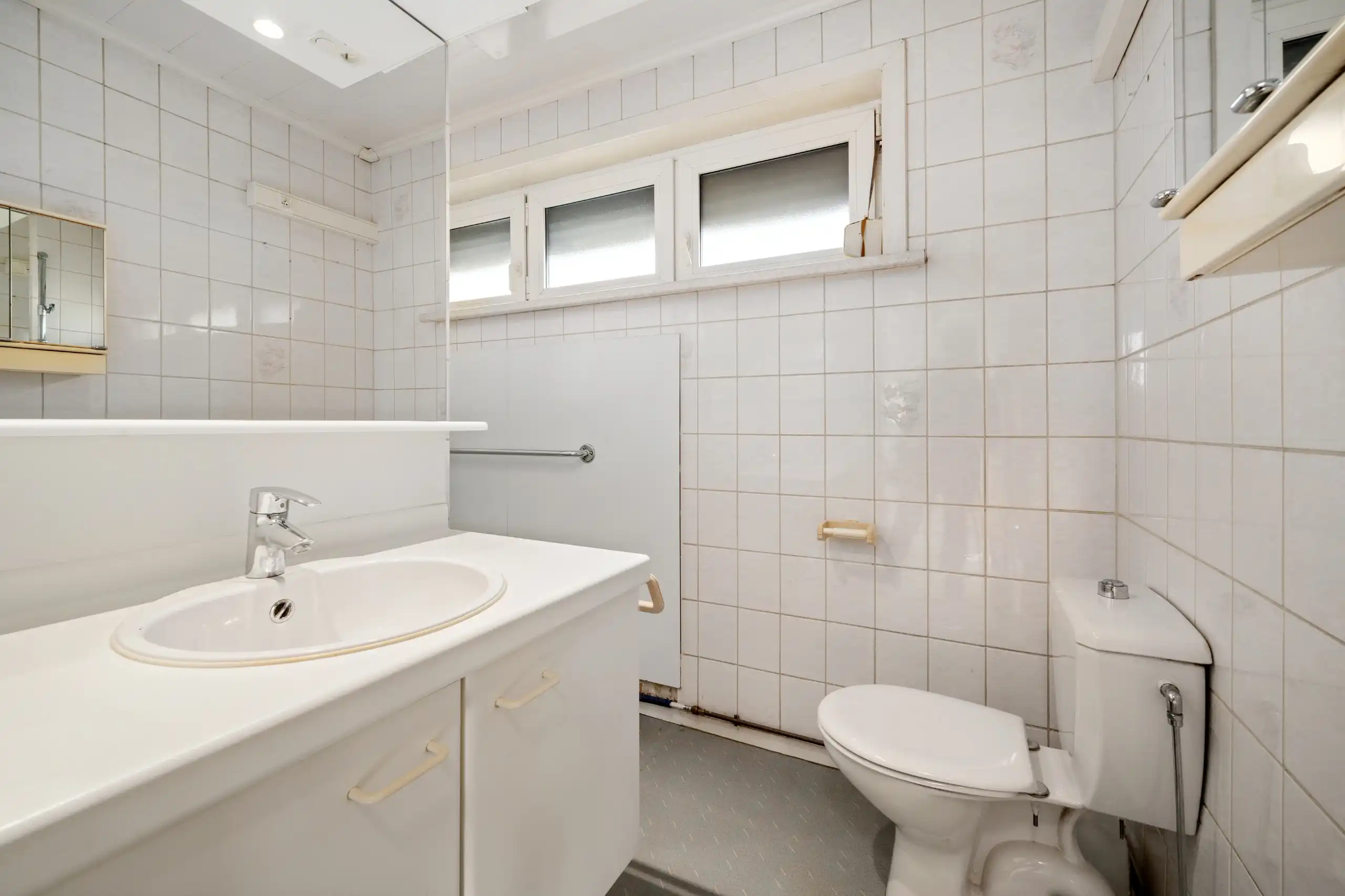 Op te frissen rijwoning op 197m2 in een centraal gelegen buurt foto 12