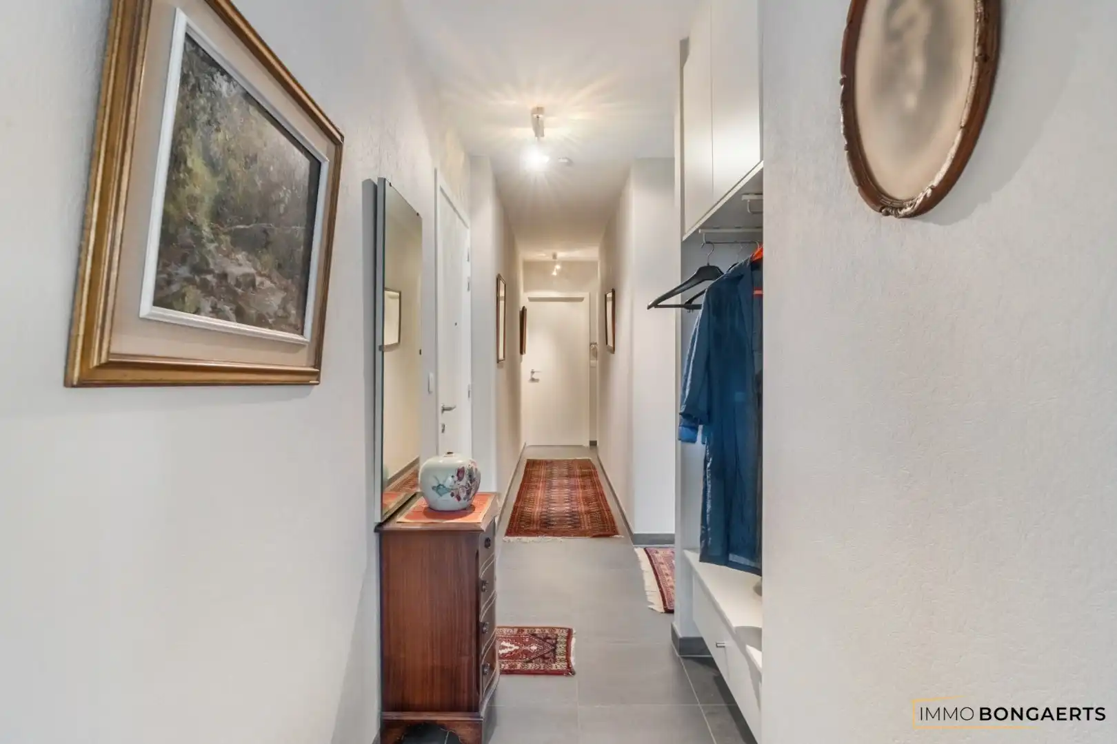 Ruim appartement met zicht op het stadsplein in het centrum van Genk foto 4