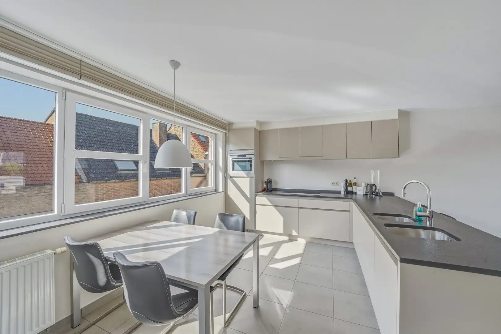 Instapklare recente woning met zeer ruime garage en tuin in Oudenburg foto 7