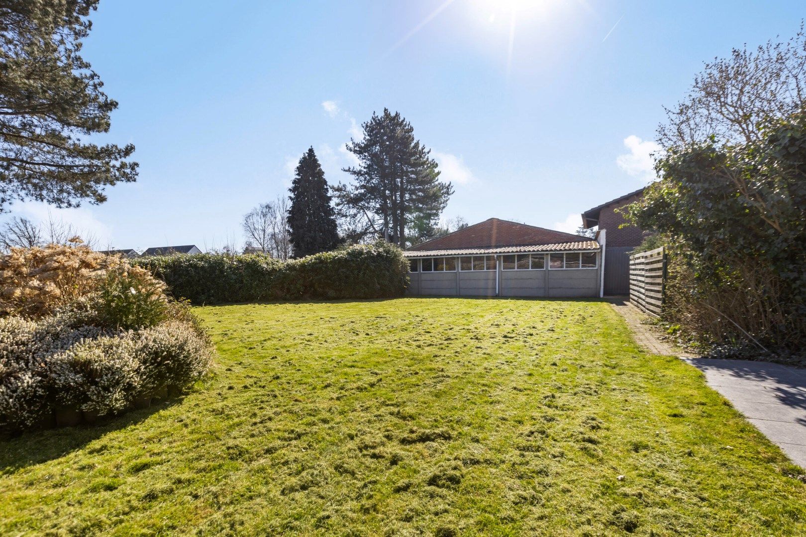 Te renoveren woning met garage en ruime tuin nabij het centrum van Dessel ! foto 29