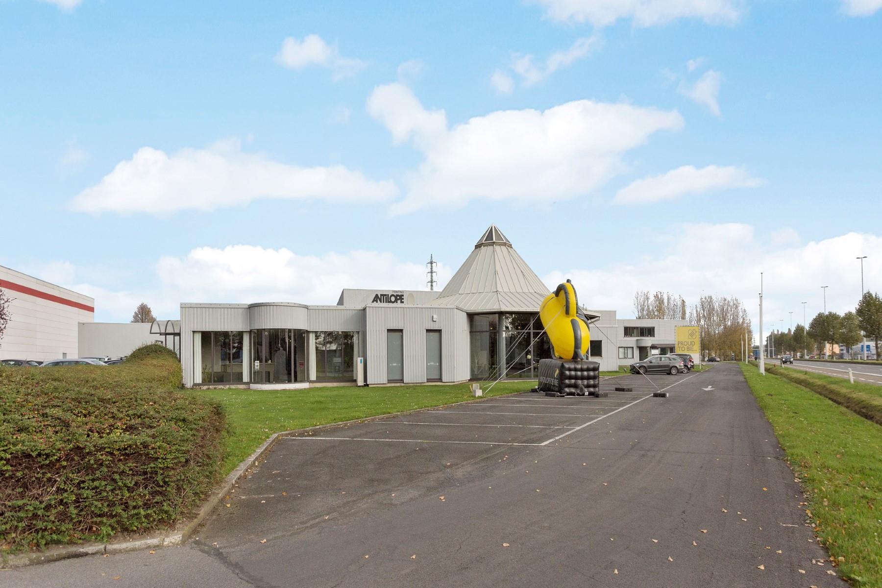 Ruime bedrijvensite op een aantrekkelijke zichtlocatie  foto 4