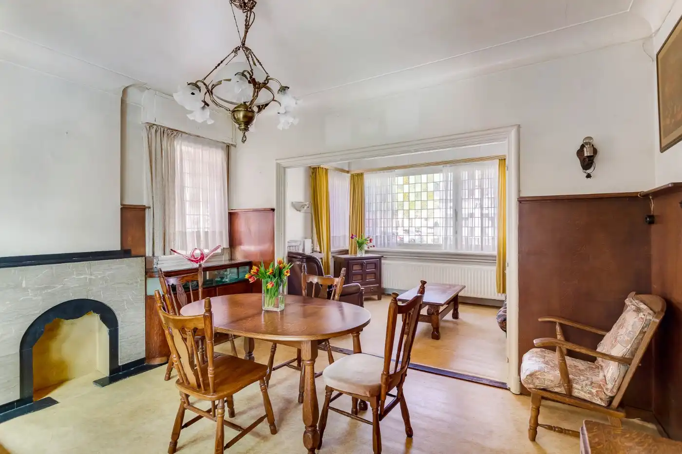 Te renoveren, geklasseerde art deco woning met 3 slpk, ruime zolder en Z-tuin foto 4