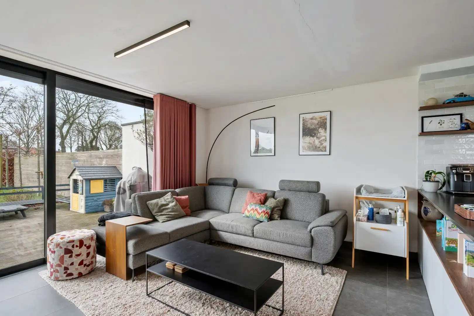 Recente en energiezuinige woning met 3 slaapkamers, ruime garage en tuin. foto 6