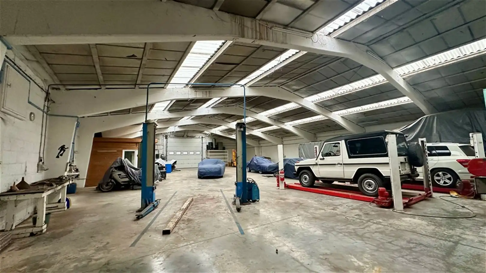 Ruime loods met kantoor en buitenterrein te Ieper foto 5