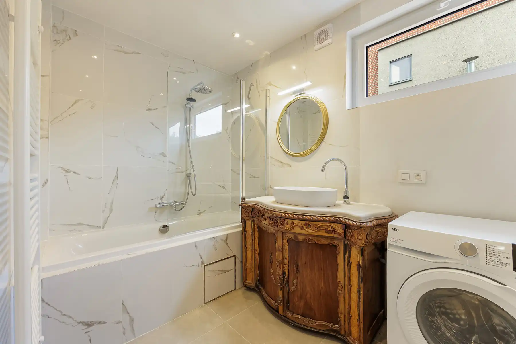 INSTAPKLAAR GELIJKVLOERS 2 SLAAPKAMER APPARTMENT + GARAGE foto 9