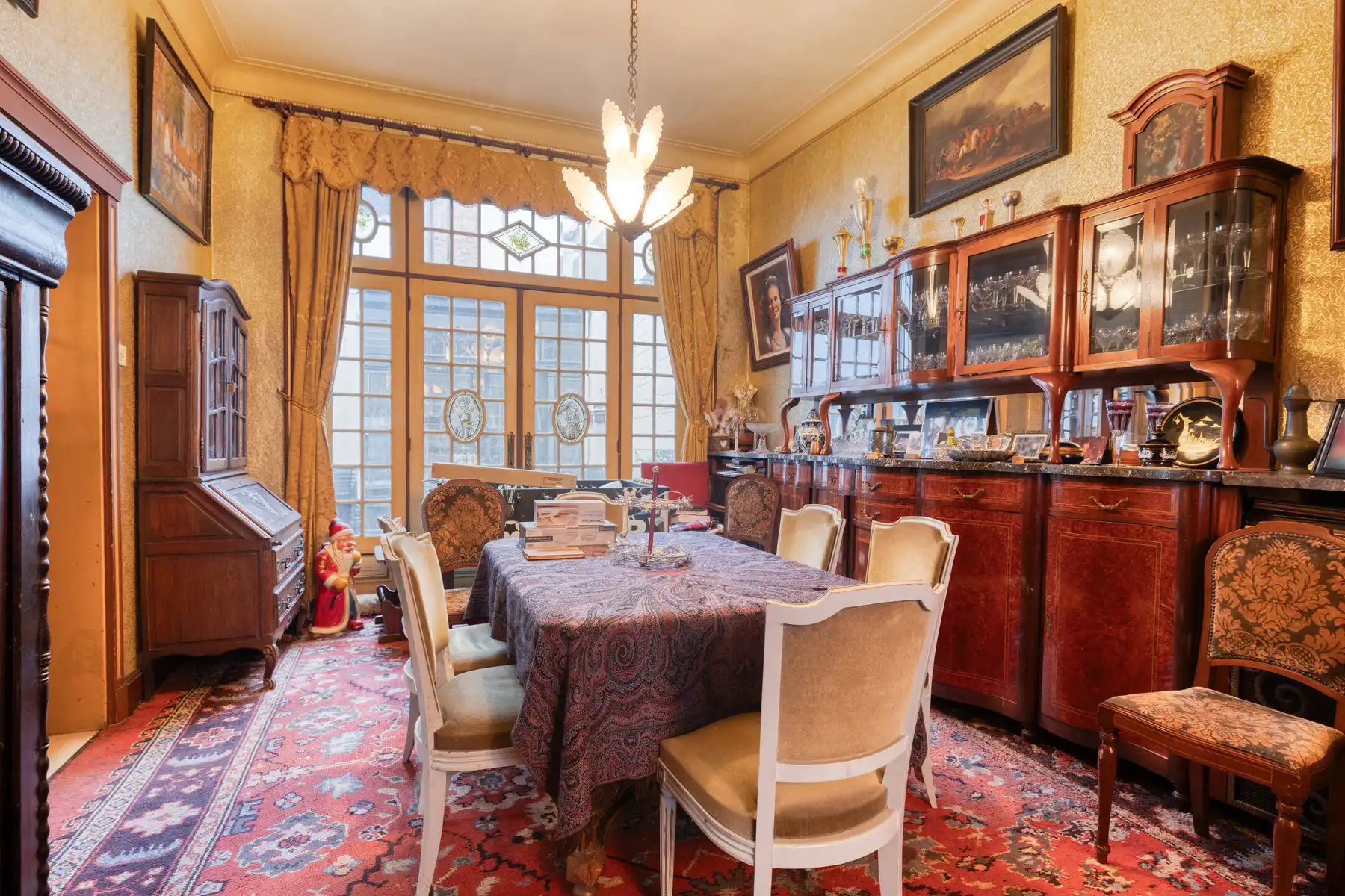 Neogotisch herenhuis op uitzonderlijke locatie foto 4