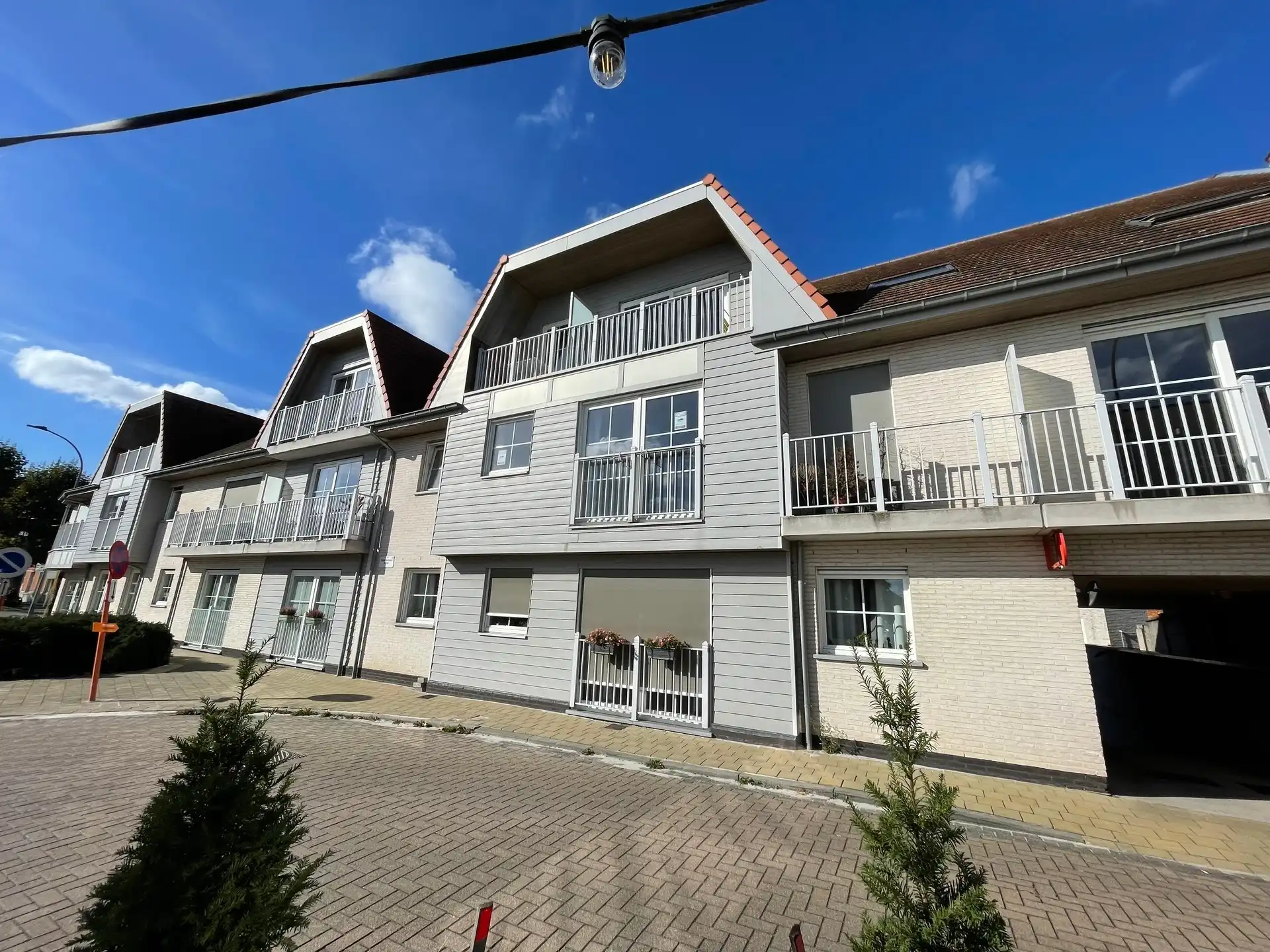 Zeer centraal gelegen appartement in de Residentie ‘Heusdine”. foto {{pictureIndex}}