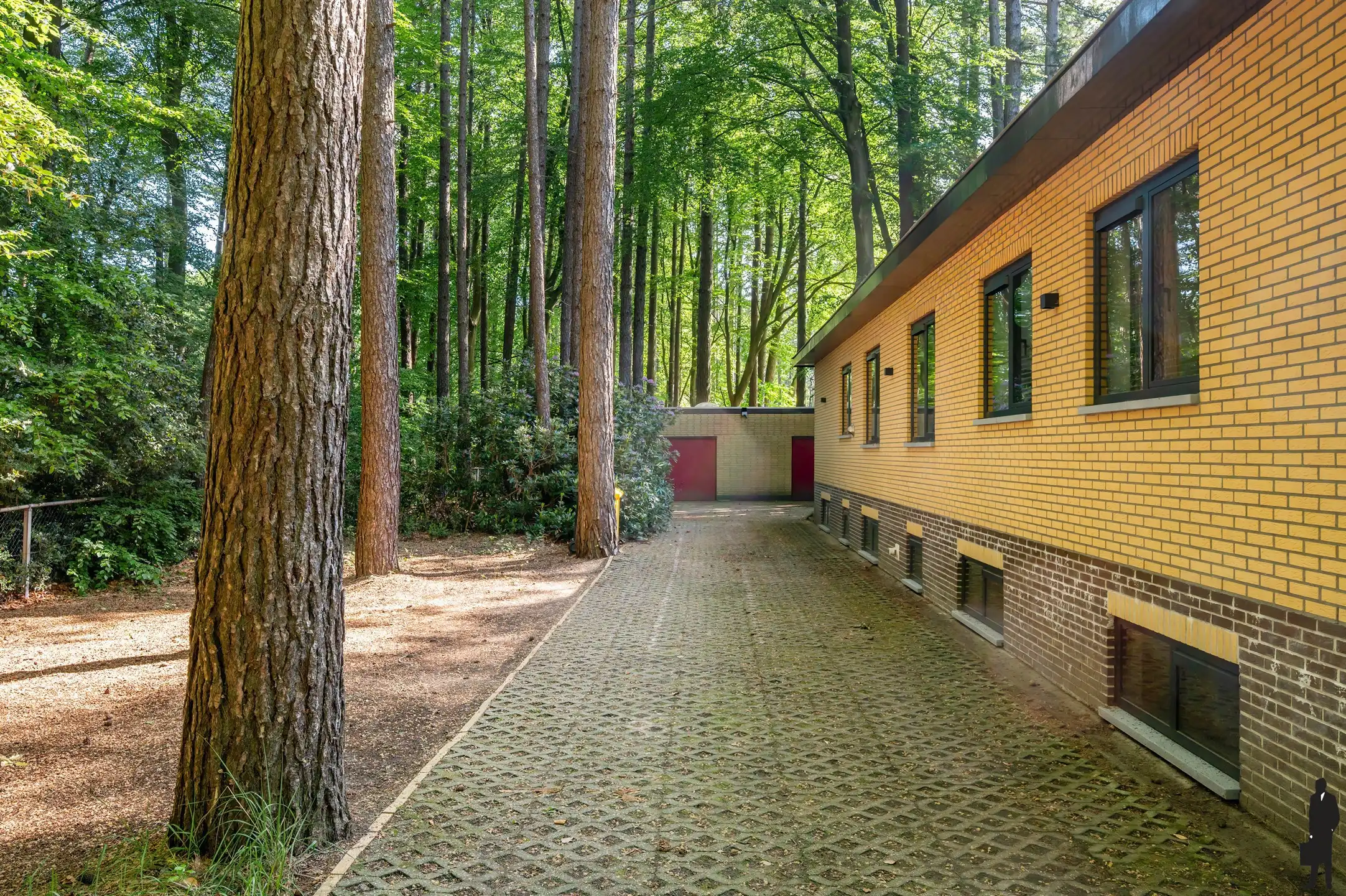 Volledig vernieuwde laagbouwvilla met 4 slaapkamers op residentiële ligging te Dennendael. foto 45