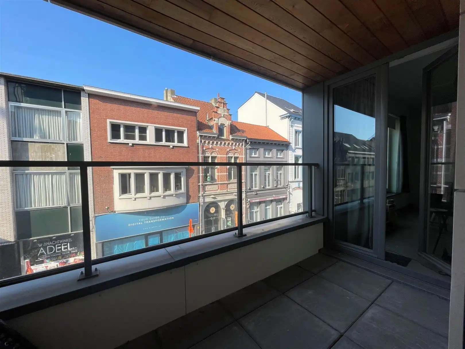Centraal  gelegen appartement met autostaanplaats foto 31