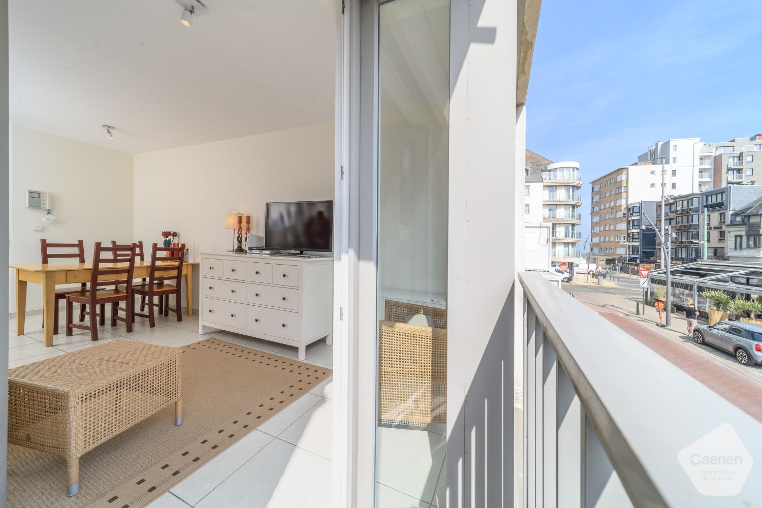 Instapklaar 1-slaapkamerappartement met terras nabij zee en centrum foto 8