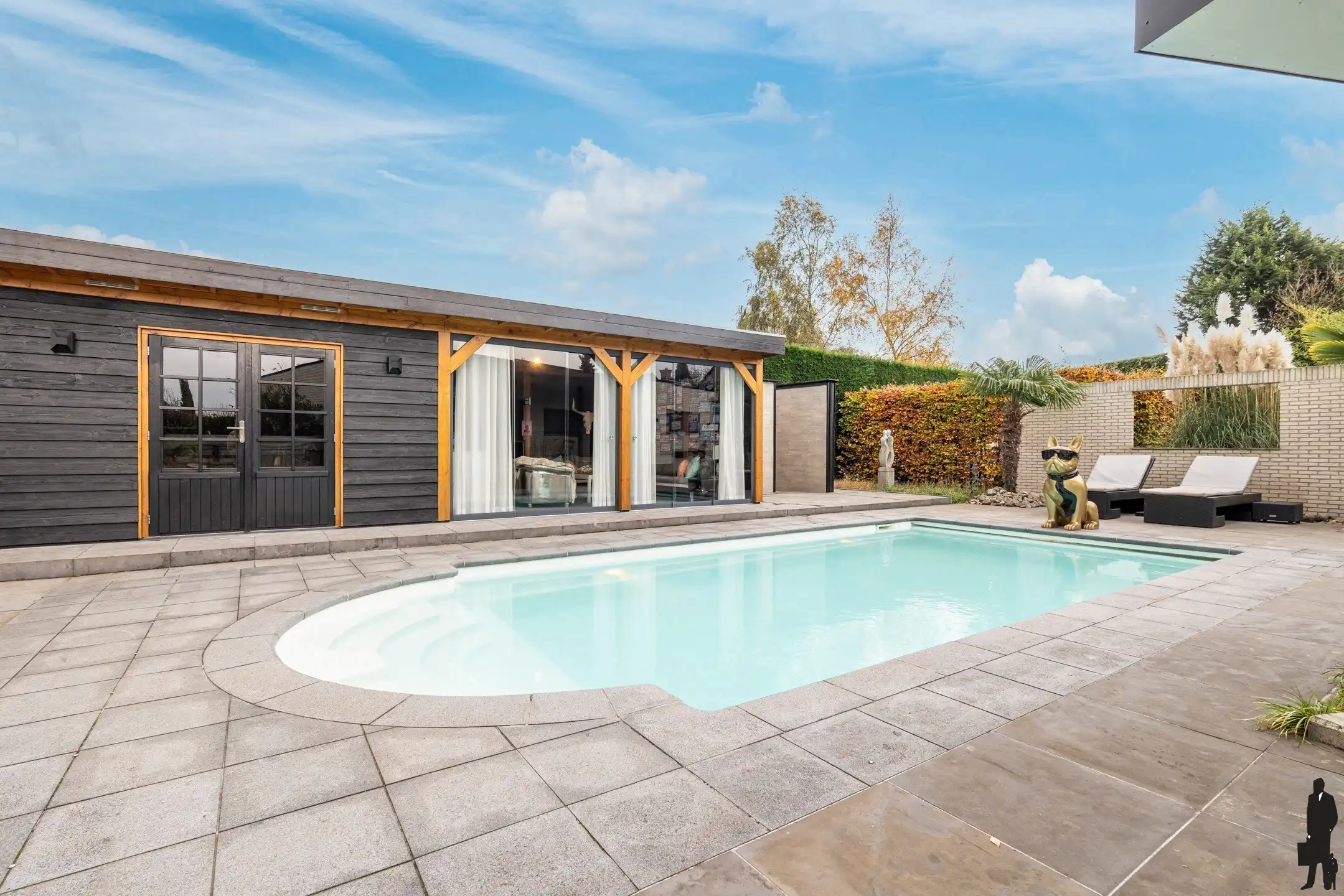 Unieke praktijkruimte met ruime villa, buitenzwembad in grensstreek foto 12