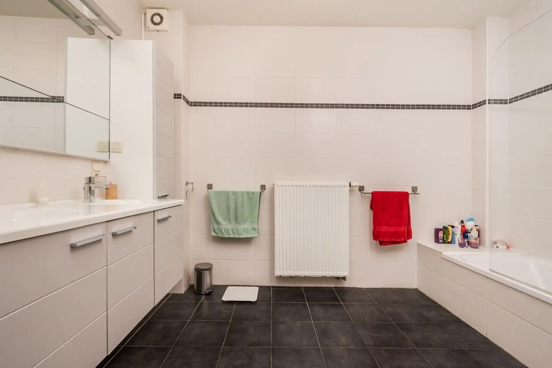 Lichtrijk glv appartement met tuin & 2 slaapkamers foto 4