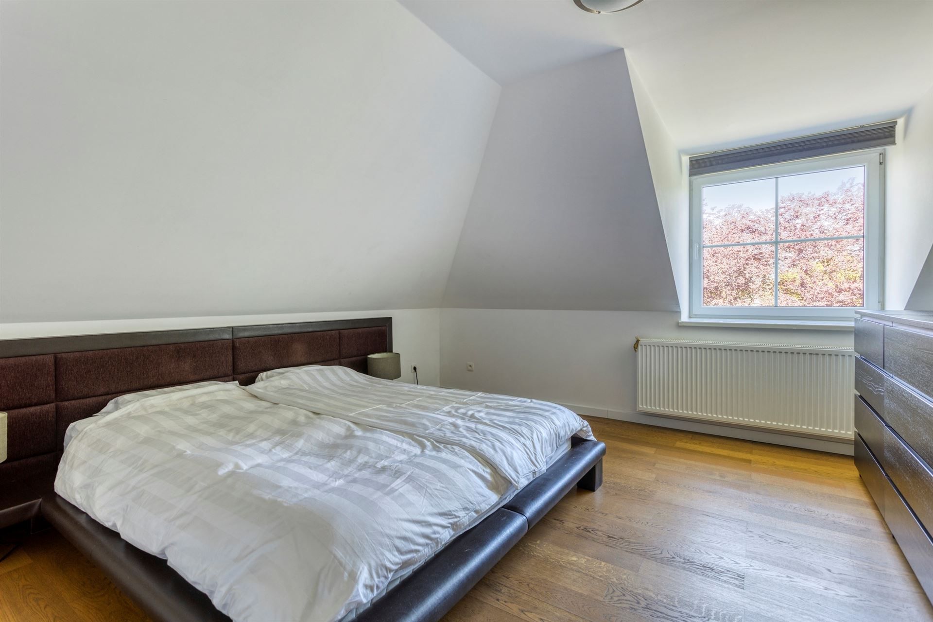 Prachtig gerenoveerde villa op mooi perceel foto 19