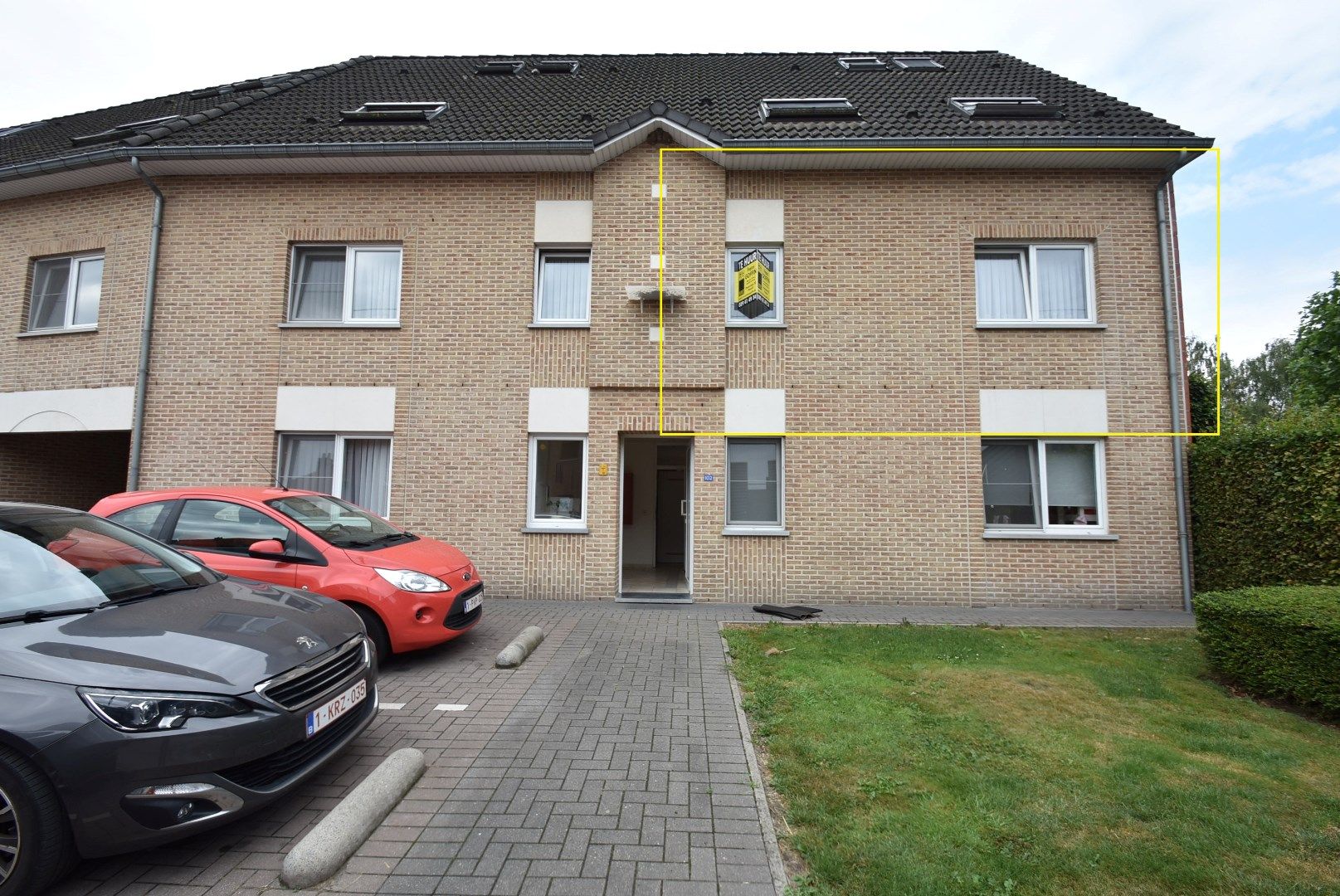 Betaalbaar appartement met 2 slaapkamers, terras en garage vlakbij centrum van Beverst foto {{pictureIndex}}