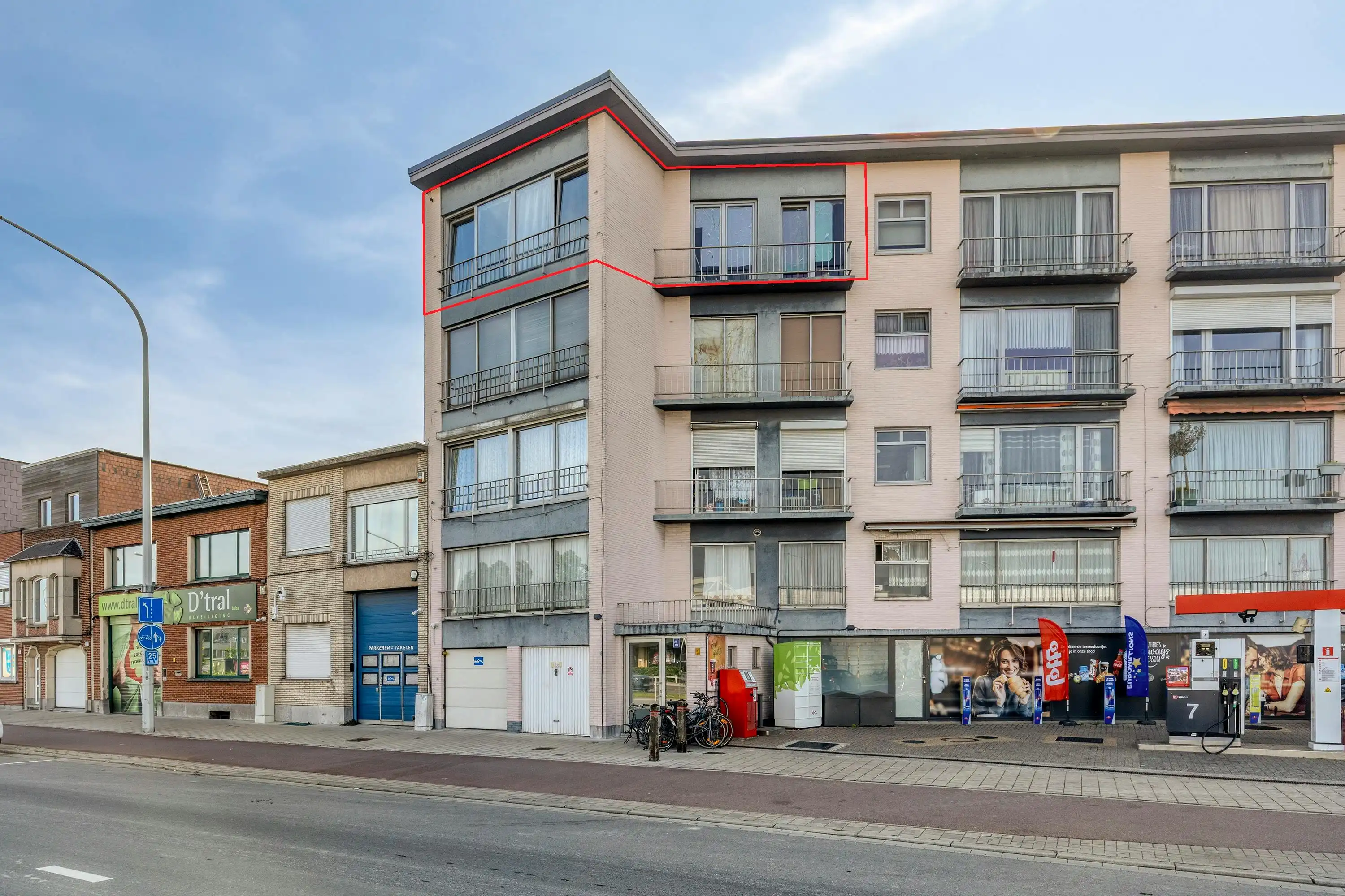 Appartement met 3 slaapkamers te koop in Merksem foto {{pictureIndex}}
