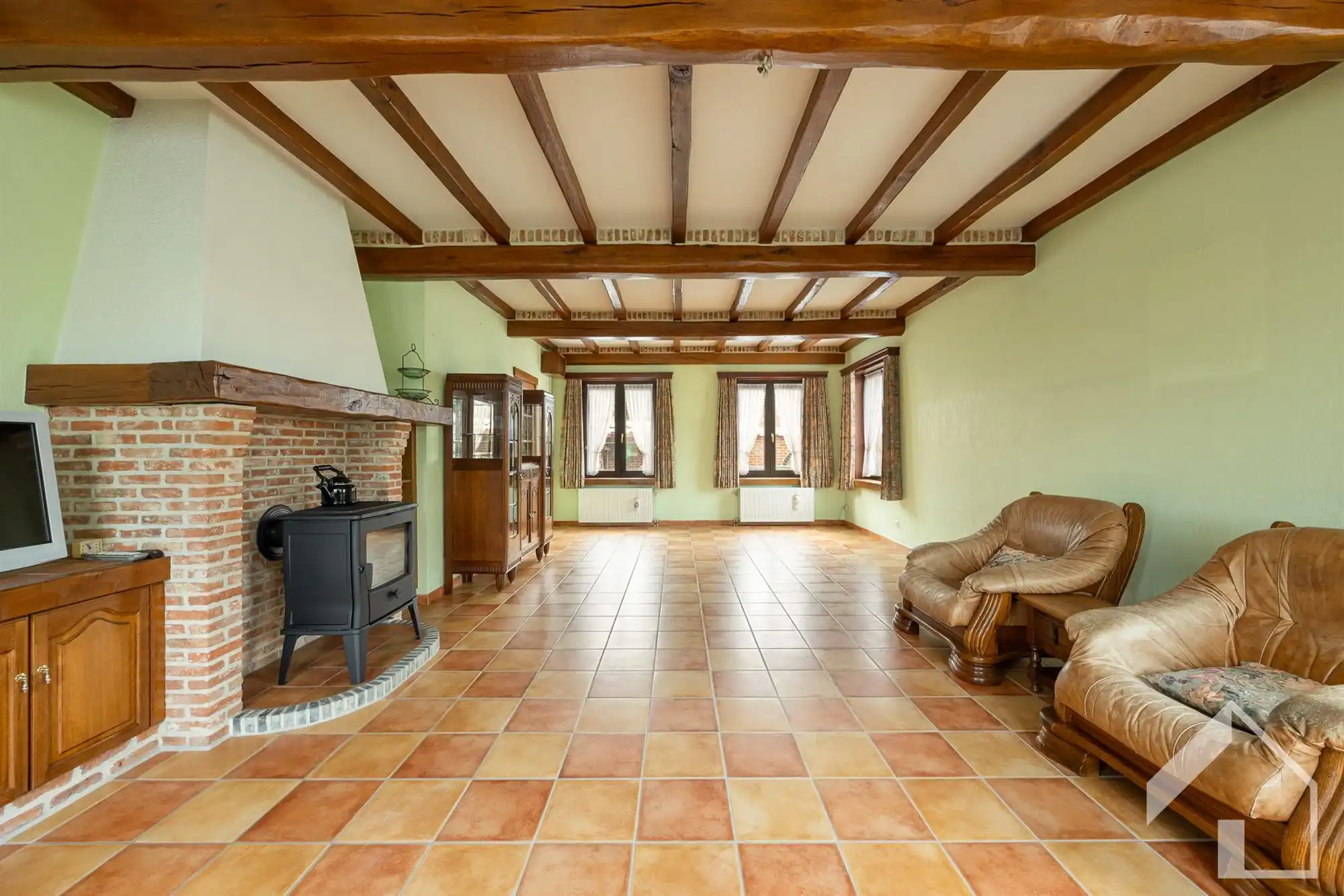 Woning met veel potentieel op een aangename locatie! foto 3