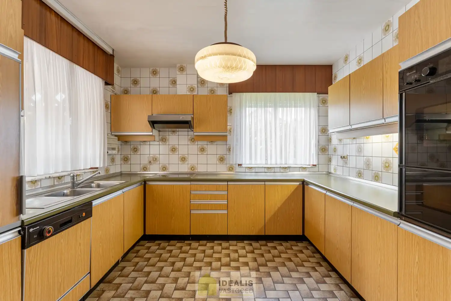 IDEALIS VASTGOED - OP TE KNAPPEN GEZINSWONING OP WANDELAFSTAND VAN CENTRUM! foto 11