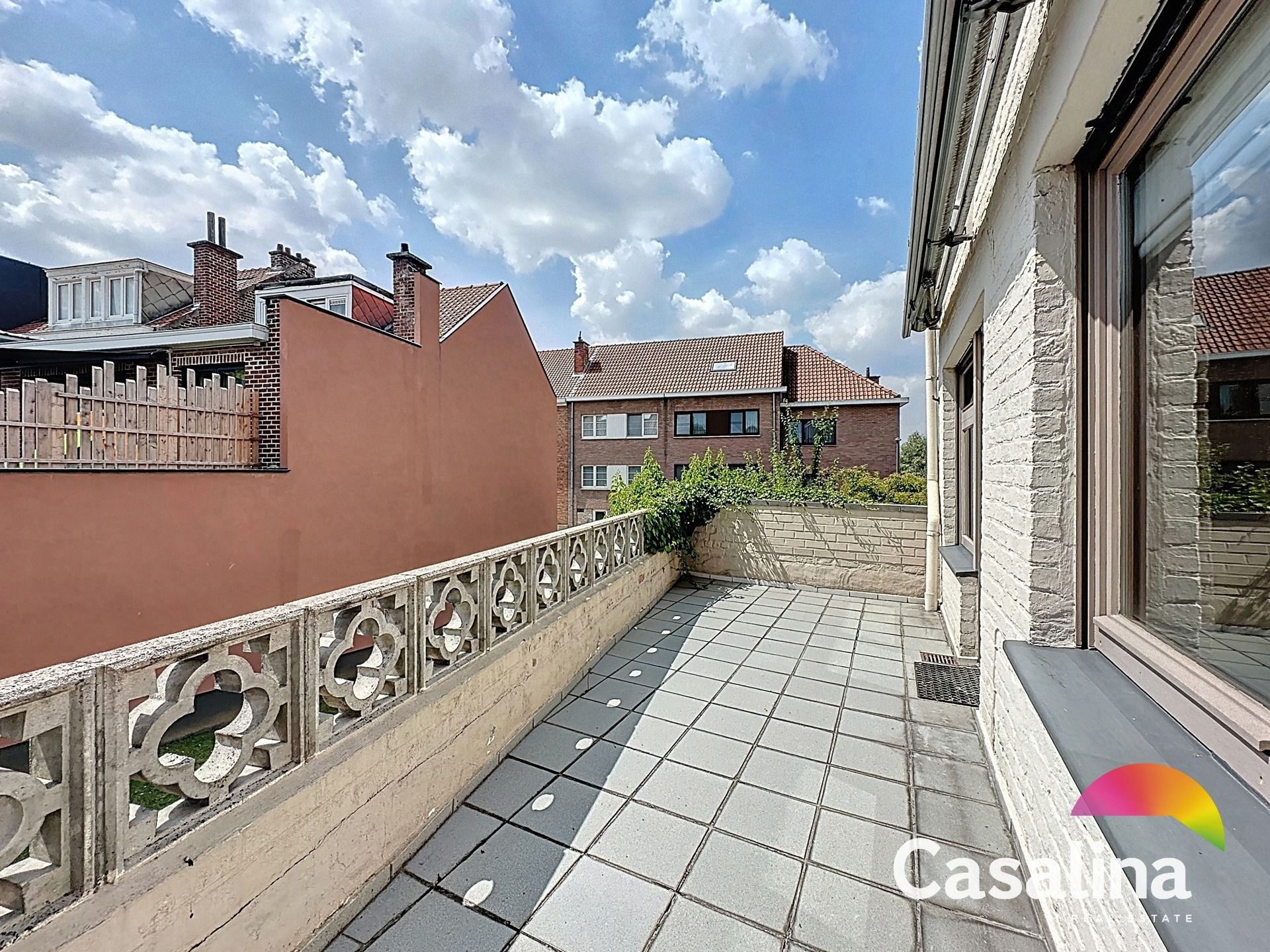 Een ruime te renoveren rijwoning van 207m² met zonnig terras foto 11