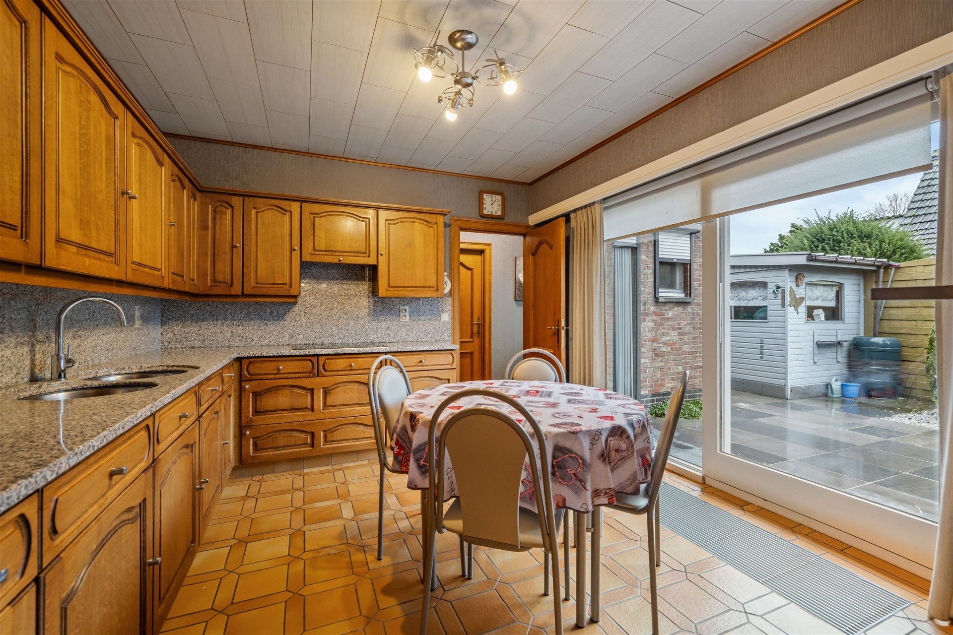 Charmante gezinswoning met 3 slaapkamers en inpandige garage foto 10