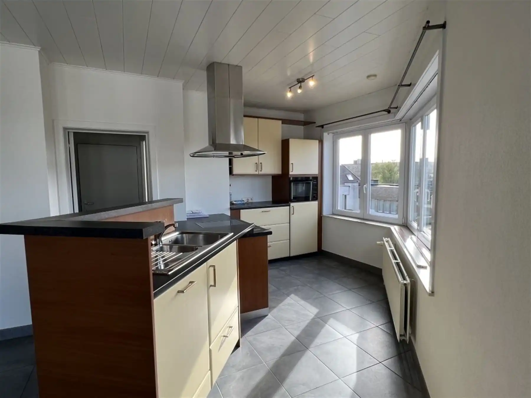 Gezellig en ruim appartement in rustige buurt foto 2