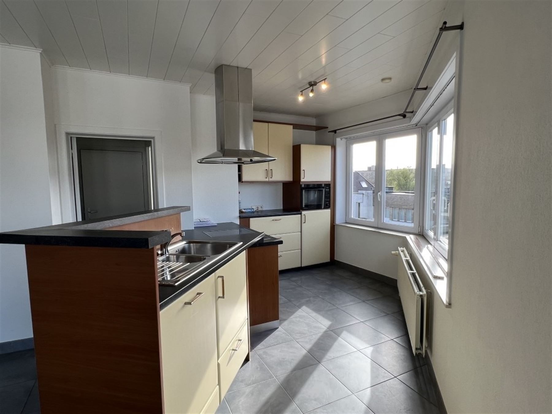 Gezellig en ruim appartement in rustige buurt foto 2