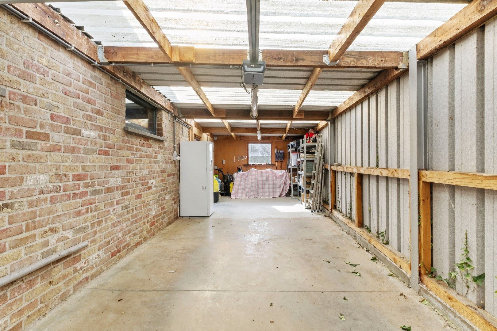 Ruime woning nabij centrum Aartrijke met garage en tuin foto 6