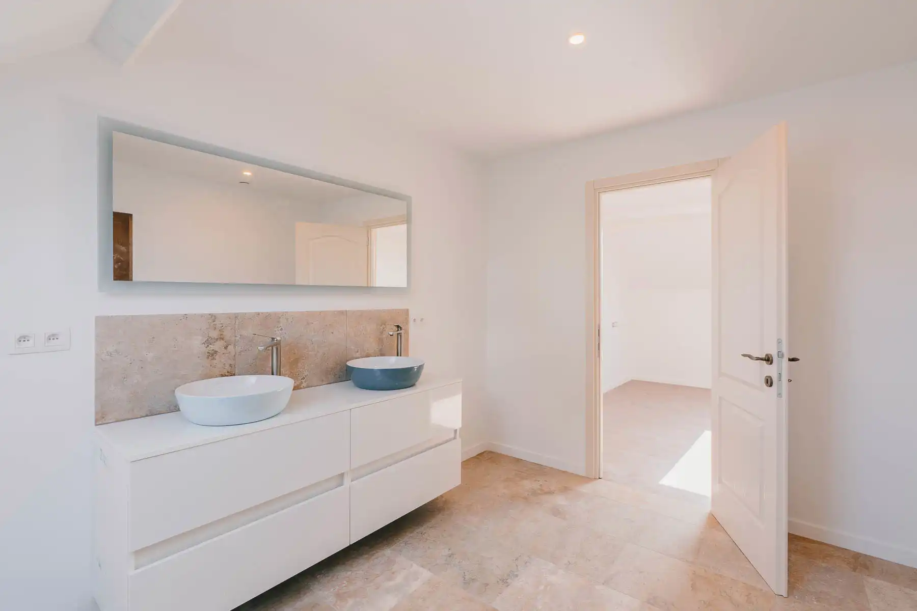 Prachtige, kwalitatief gerenoveerde villa op toplocatie foto 25